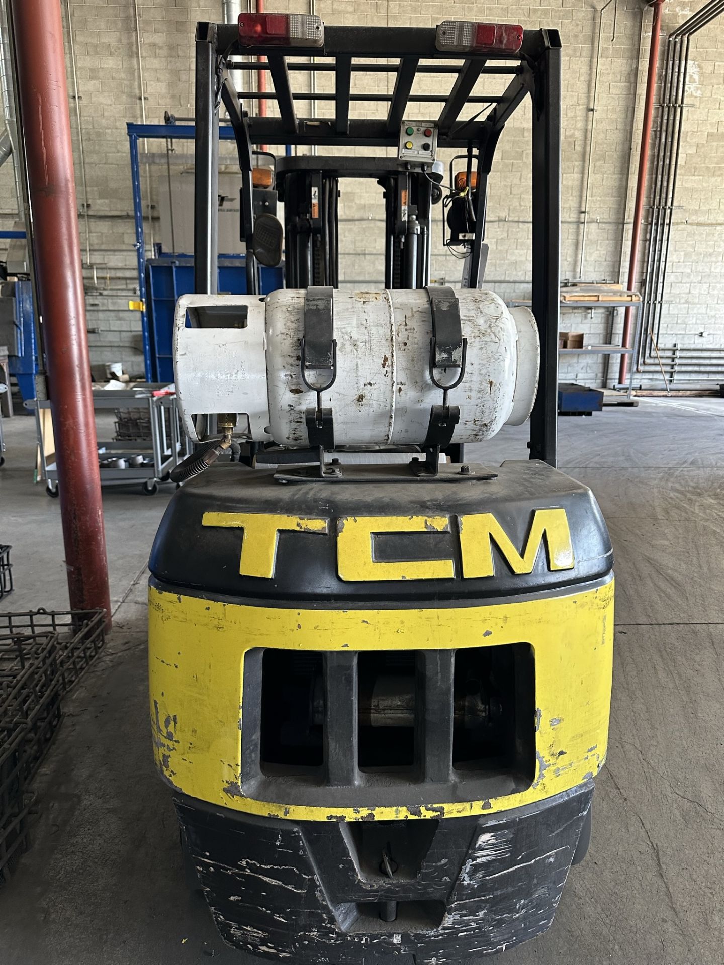 TCM LPG FORKLIFT, 4,600 LB CAPACITY, MODEL FCG25T7T, 3-STAGE MAST, SOLID TIRES, 52" FORKS, 09869 - Image 8 of 15