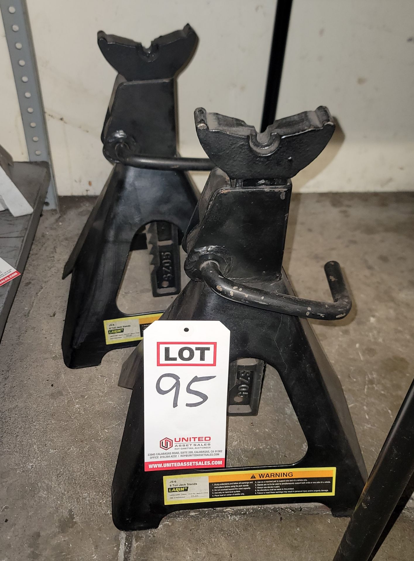 LOT - LARIN 6-TON JACK STANDS