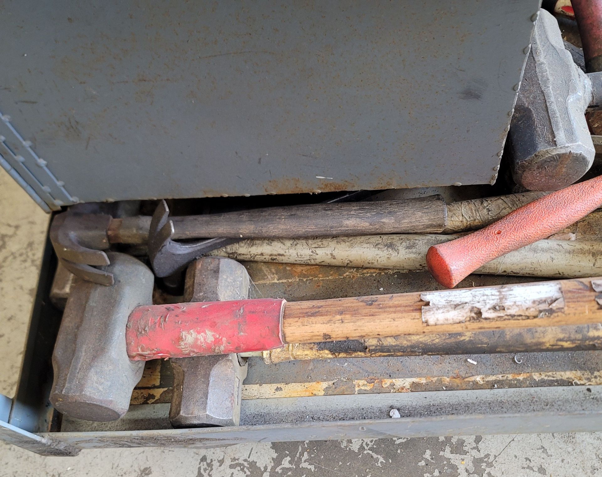 LOT - HAMMERS AND SLEDGEHAMMERS, MINI MAULS - Image 2 of 2