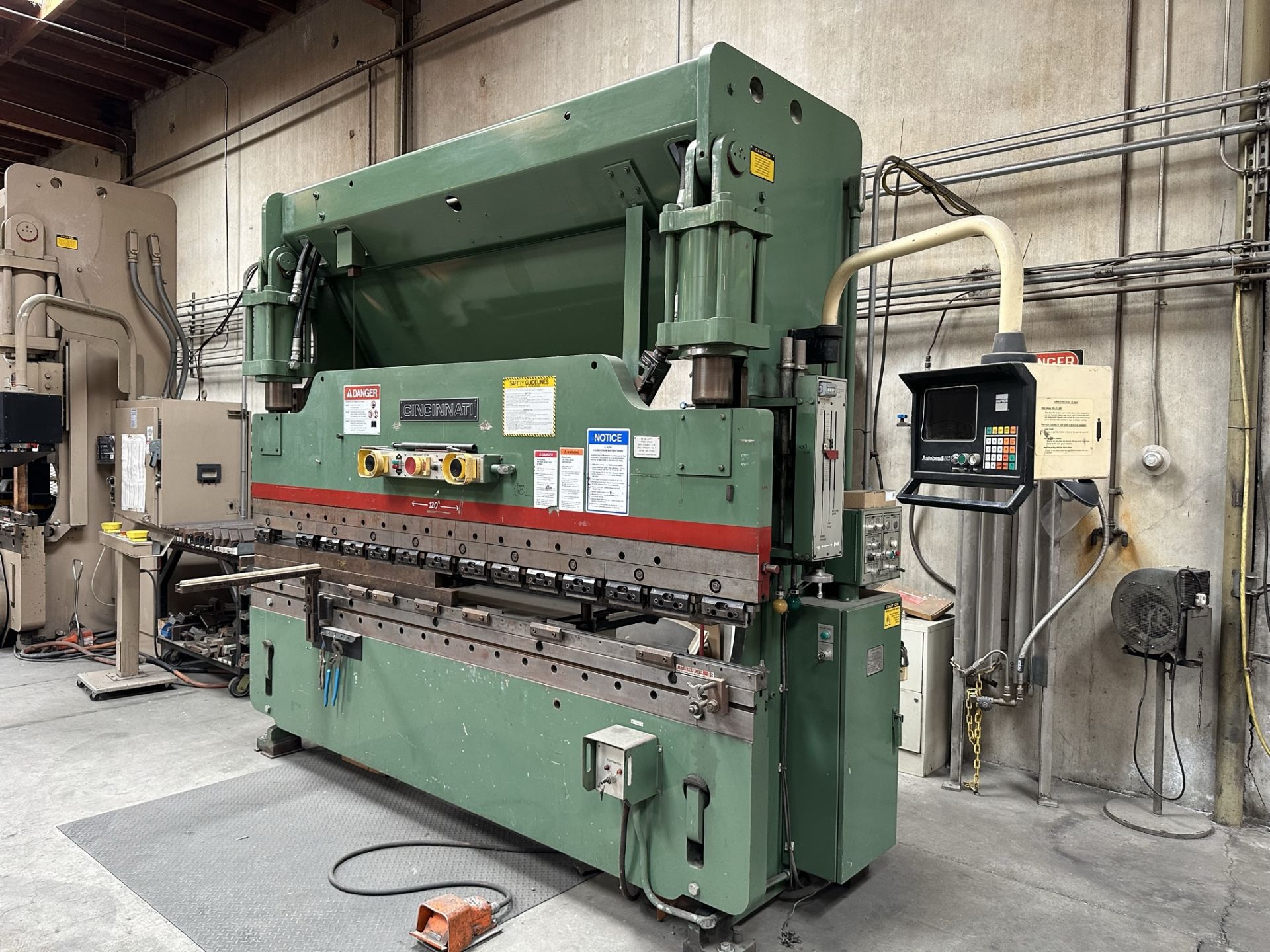 CINCINNATI 90 CB X 8' PRESS BRAKE, 90-TON CAPACITY, 8" MAX STROKE, WILSON TOOLING, HURCO AUTOBEND 5C - Image 11 of 18