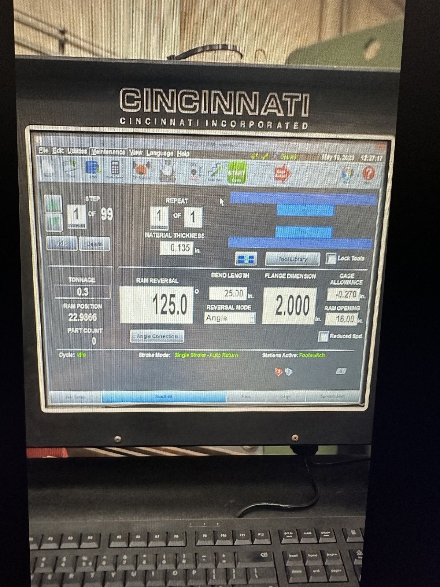 CINCINNATI 230 AF X 12' AUTOFORM HYDRAULIC PRESS BRAKE, 230-TON CAPACITY, 10' BETWEEN HOUSING, 16" - Image 2 of 23