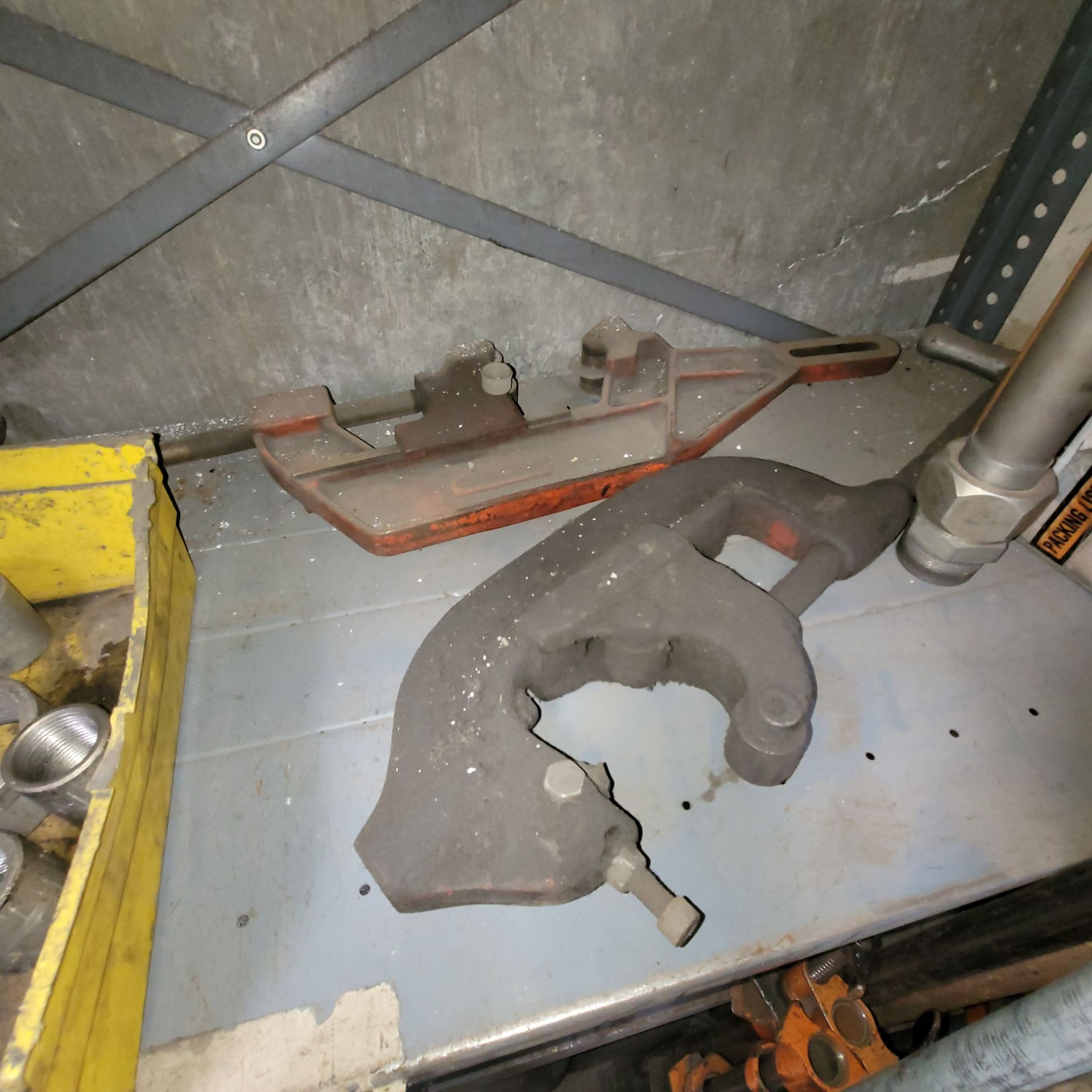 LOT - CONTENTS ONLY OF SHELF UNIT: LARGE PIPE FITTINGS, (2) LARGE PIPE CUTTERS - Image 2 of 3