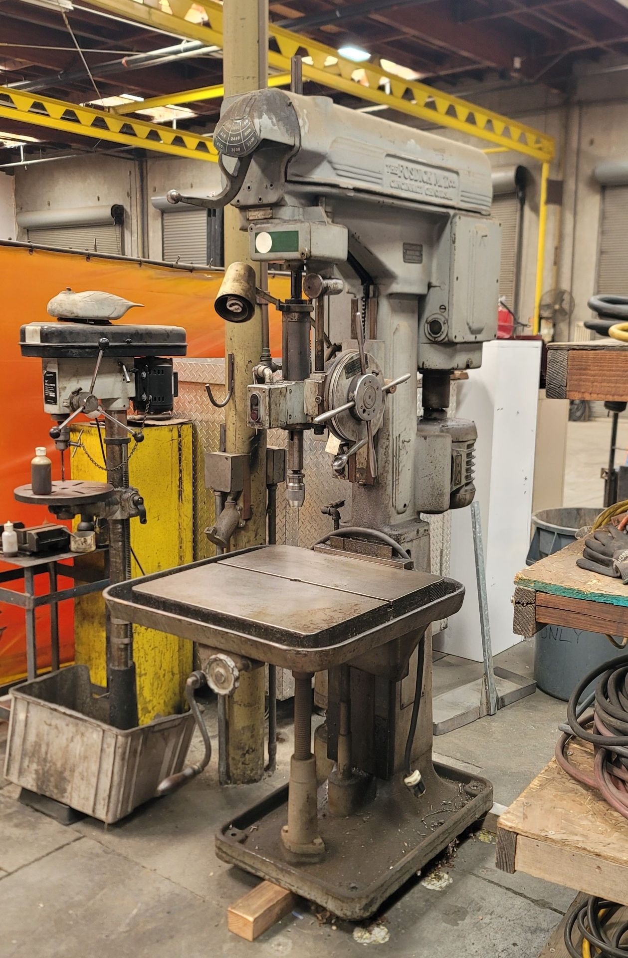 FOSDICK VERTICAL BORING MACHINE, 9-SPEED, 2' X 2' TABLE W/ COOLANT CHANNEL, LARGE TAPERED DRILLS, - Image 2 of 6