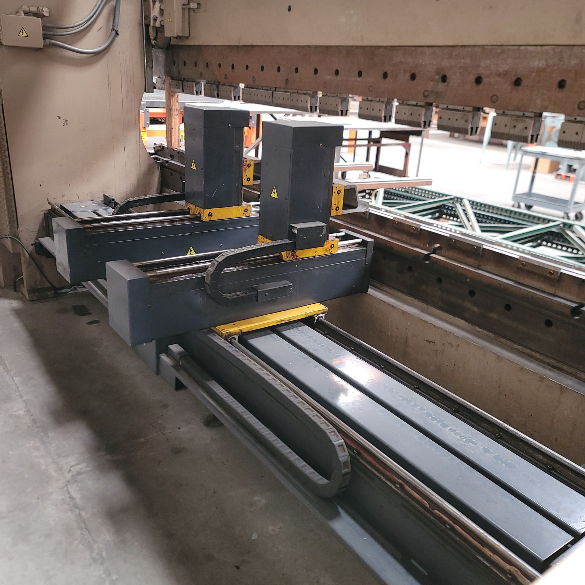 CINCINNATI 230 AF X 12' AUTOFORM HYDRAULIC PRESS BRAKE, 230-TON CAPACITY, 10' BETWEEN HOUSING, 16" - Image 17 of 23