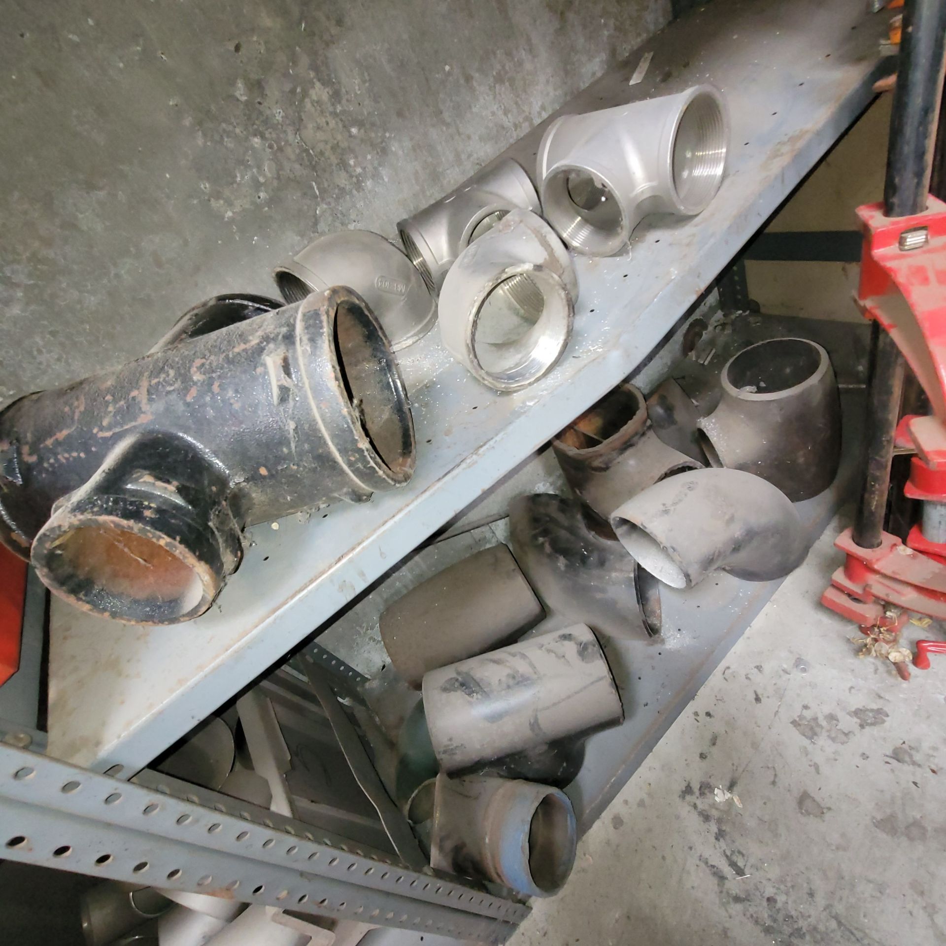 LOT - CONTENTS ONLY OF SHELF UNIT: LARGE PIPE FITTINGS, (2) LARGE PIPE CUTTERS - Image 3 of 3