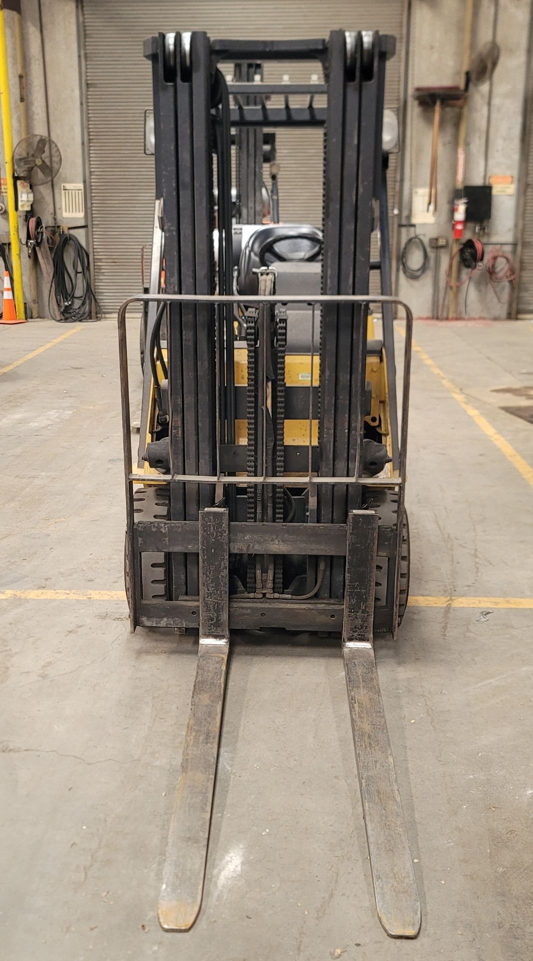 CATERPILLAR LPG FORKLIFT, MODEL C5000, 4,750 LB CAPACITY, SIDE SHIFT, 3-STAGE MAST, 54" FORKS, SOLID - Image 4 of 11