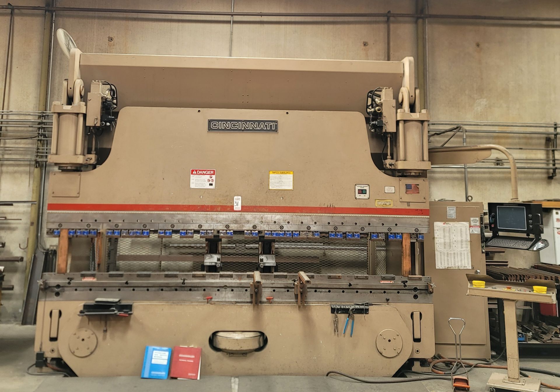 CINCINNATI 230 AF X 12' AUTOFORM HYDRAULIC PRESS BRAKE, 230-TON CAPACITY, 10' BETWEEN HOUSING, 16" - Image 6 of 23