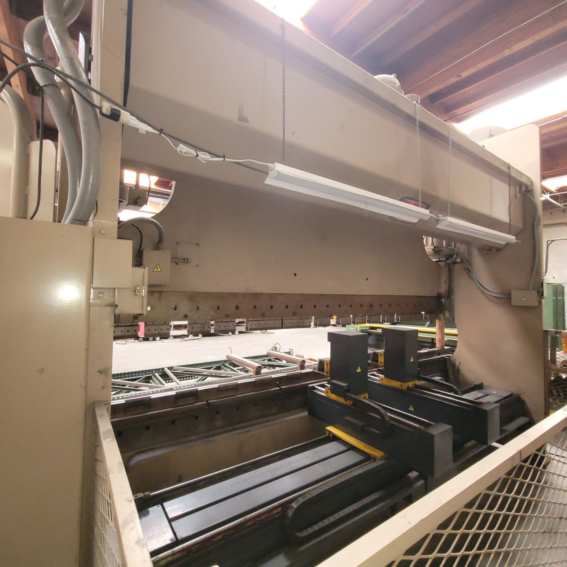 CINCINNATI 230 AF X 12' AUTOFORM HYDRAULIC PRESS BRAKE, 230-TON CAPACITY, 10' BETWEEN HOUSING, 16" - Image 15 of 23