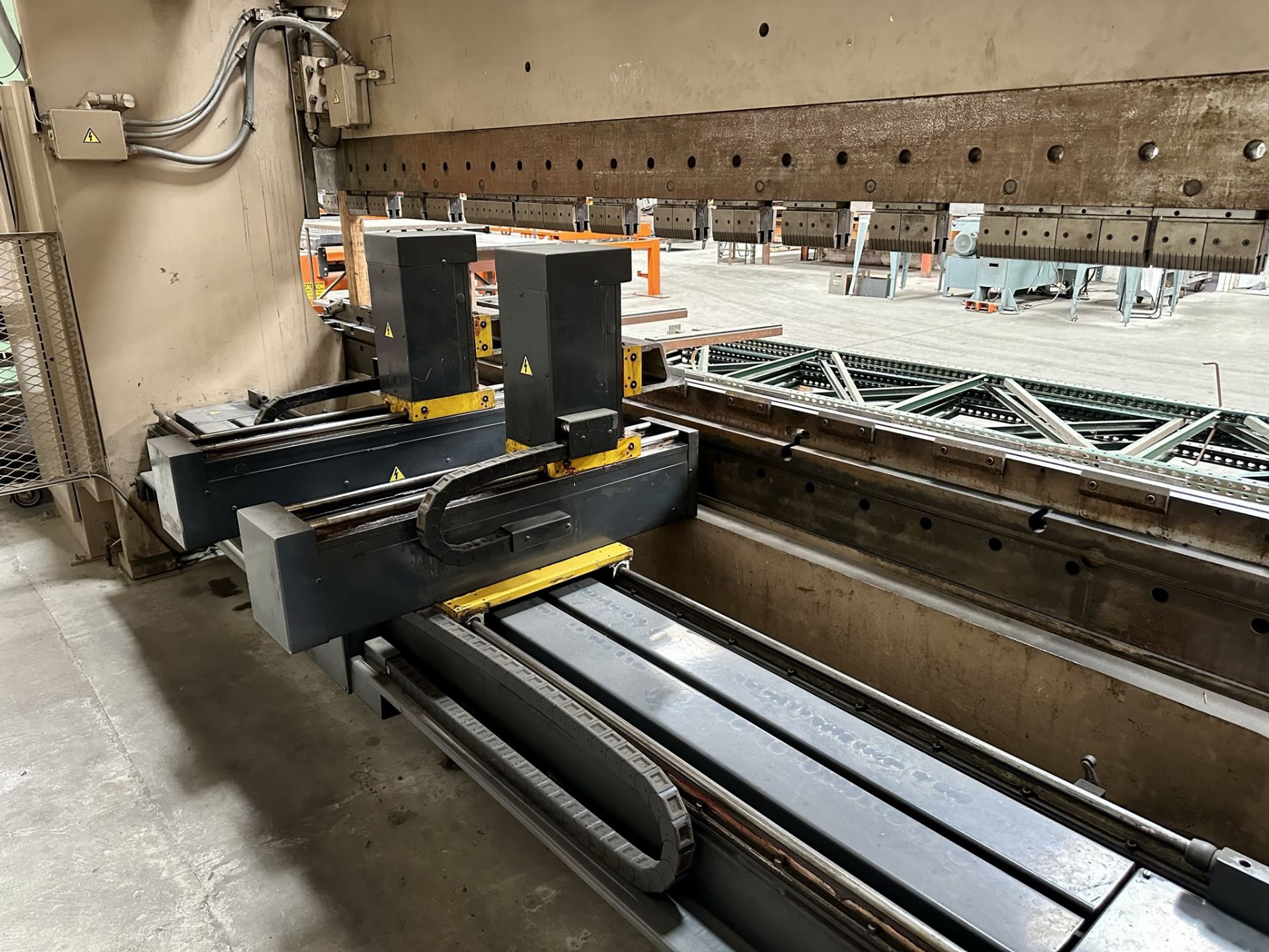 CINCINNATI 230 AF X 12' AUTOFORM HYDRAULIC PRESS BRAKE, 230-TON CAPACITY, 10' BETWEEN HOUSING, 16" - Image 19 of 23