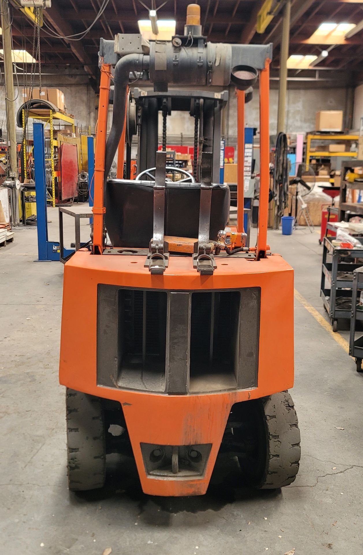 CLARK LPG FORKLIFT, MODEL GPX25, 5,000 LB CAPACITY, SIDE SHIFT, 3-STAGE MAST, 4' FORKS, SOLID TIRES, - Image 6 of 9