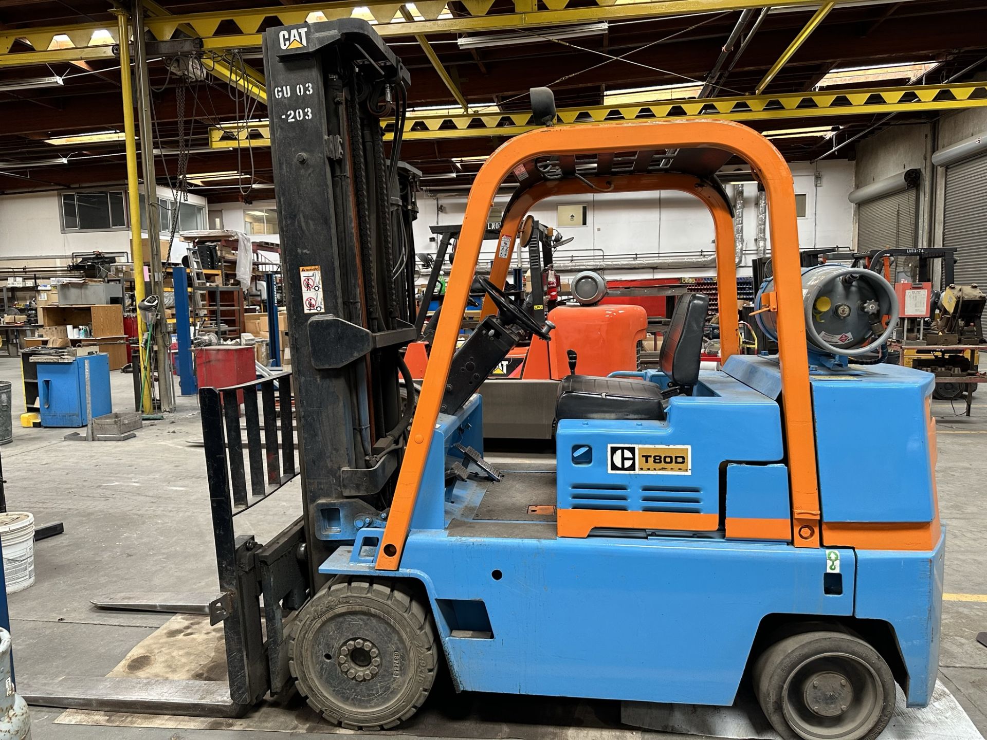 CATERPILLAR LPG FORKLIFT, MODEL T80D, 8,000 LB CAPACITY, SIDE SHIFT, 3-STAGE MAST, 4' FORKS, SOLID