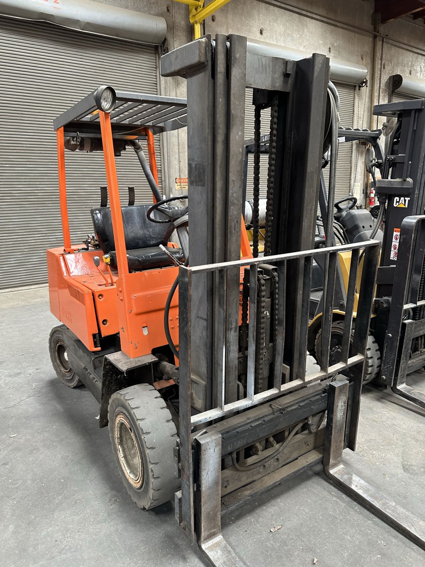 CLARK LPG FORKLIFT, MODEL GPX25, 5,000 LB CAPACITY, SIDE SHIFT, 3-STAGE MAST, 4' FORKS, SOLID TIRES, - Image 2 of 9