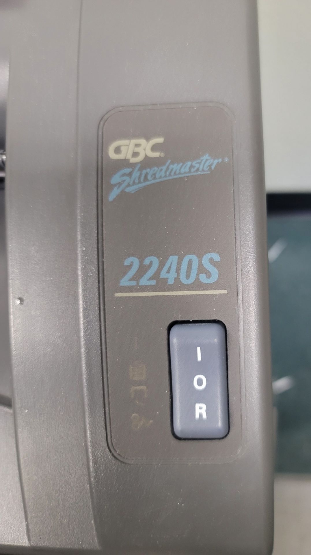GBC SHREDMASTER 2240S PAPER SHREDDER - Image 2 of 2