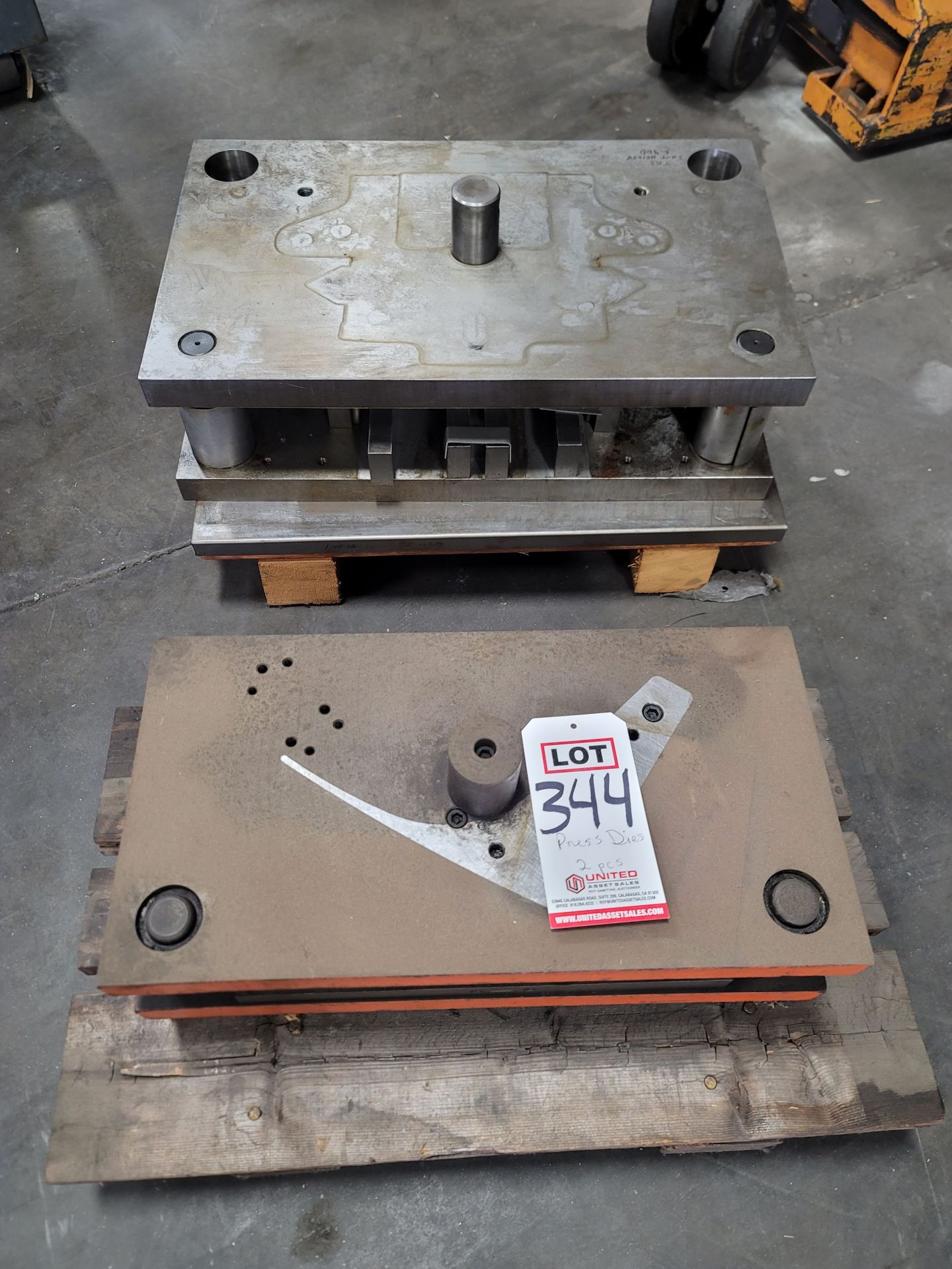 LOT - (2) PUNCH PRESS DIES: (1) 16" X 26" AND (1) 10-1/2" X 20"