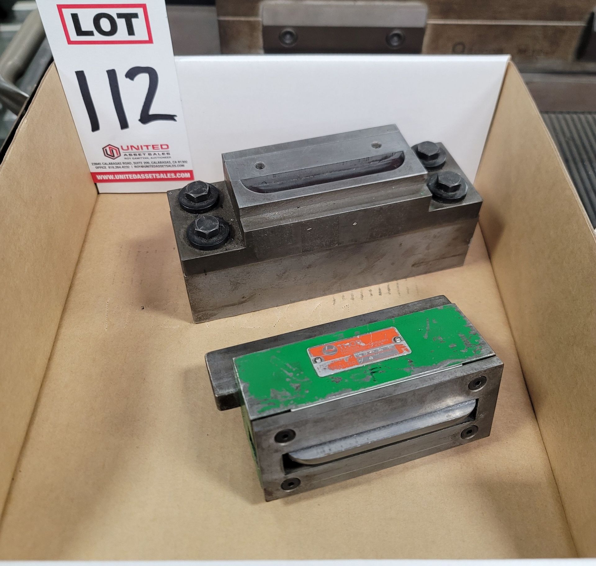 LOT - LOUVER PUNCH SET FOR PRESS BRAKE, FOR 4" X 5/8" LOUVER