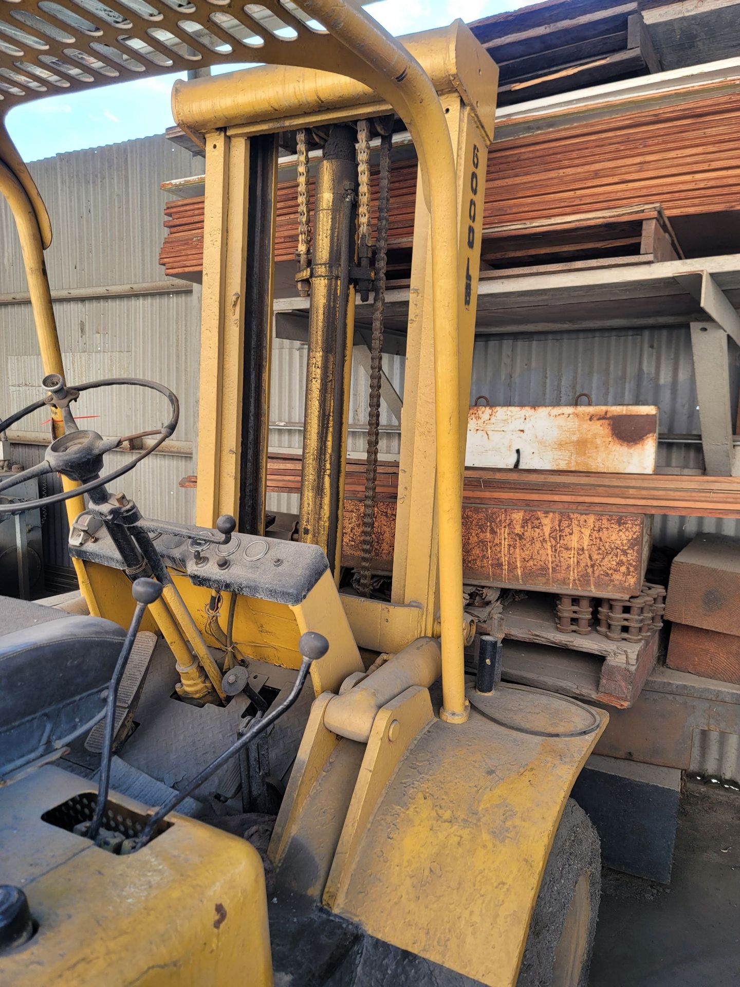 HYSTER 6,000 LB CAPACITY FORKLIFT, GAS FUEL, (6) SOLID TIRES, 2-STAGE MAST, 4' FORKS - Image 4 of 5