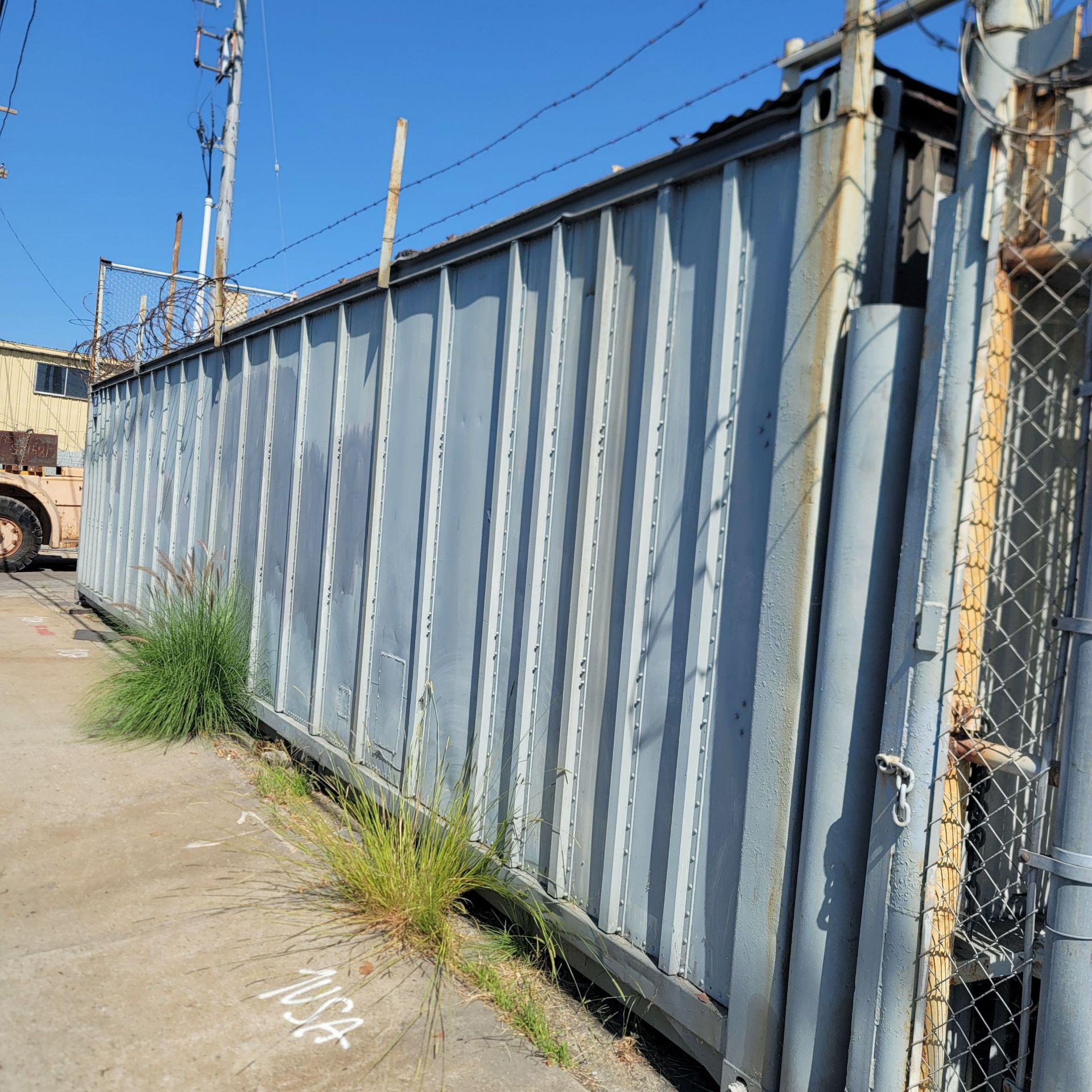 40' SHIPPING CONTAINER, EMPTY - Image 2 of 2