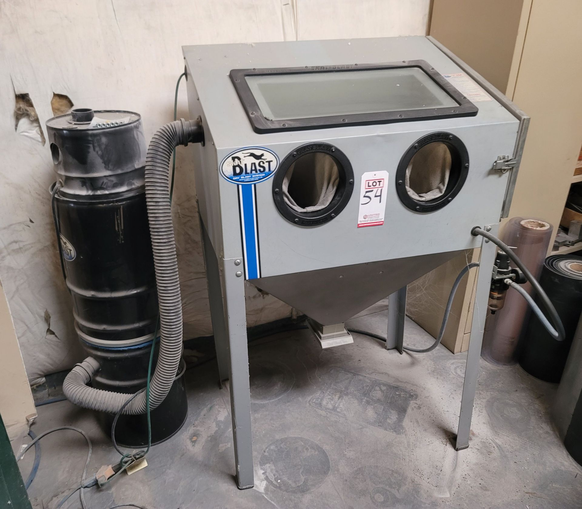 SKAT BLAST CABINET W/ DUST COLLECTOR