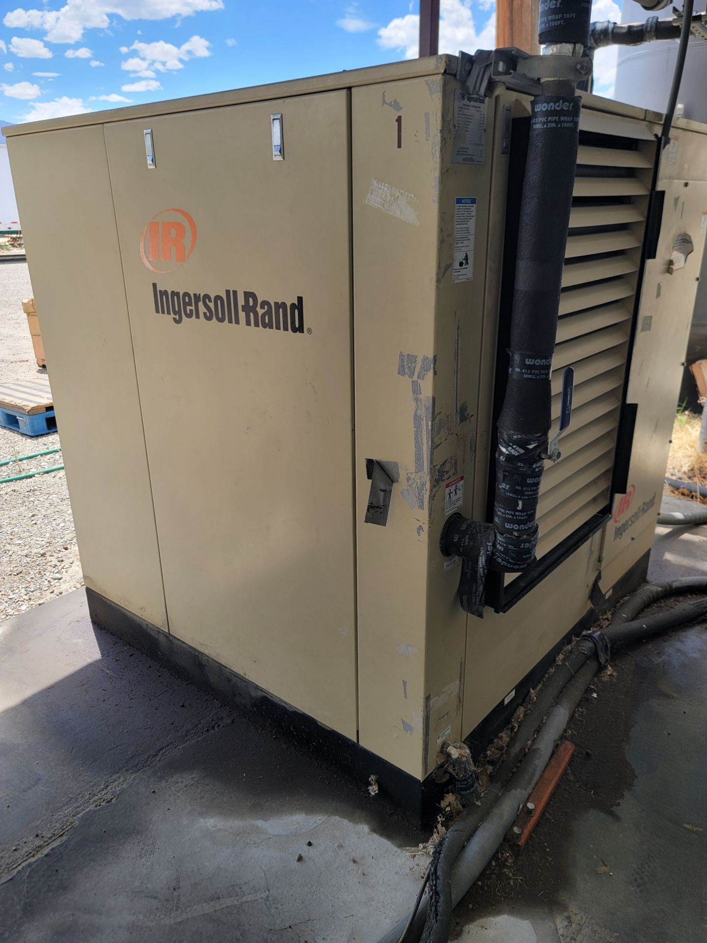 INGERSOLL RAND AIR COMPRESSOR, MODEL SSR-EP100, ROTARY SCREW TYPE, 100 HP, 125 PSIG, S/N - Image 3 of 6