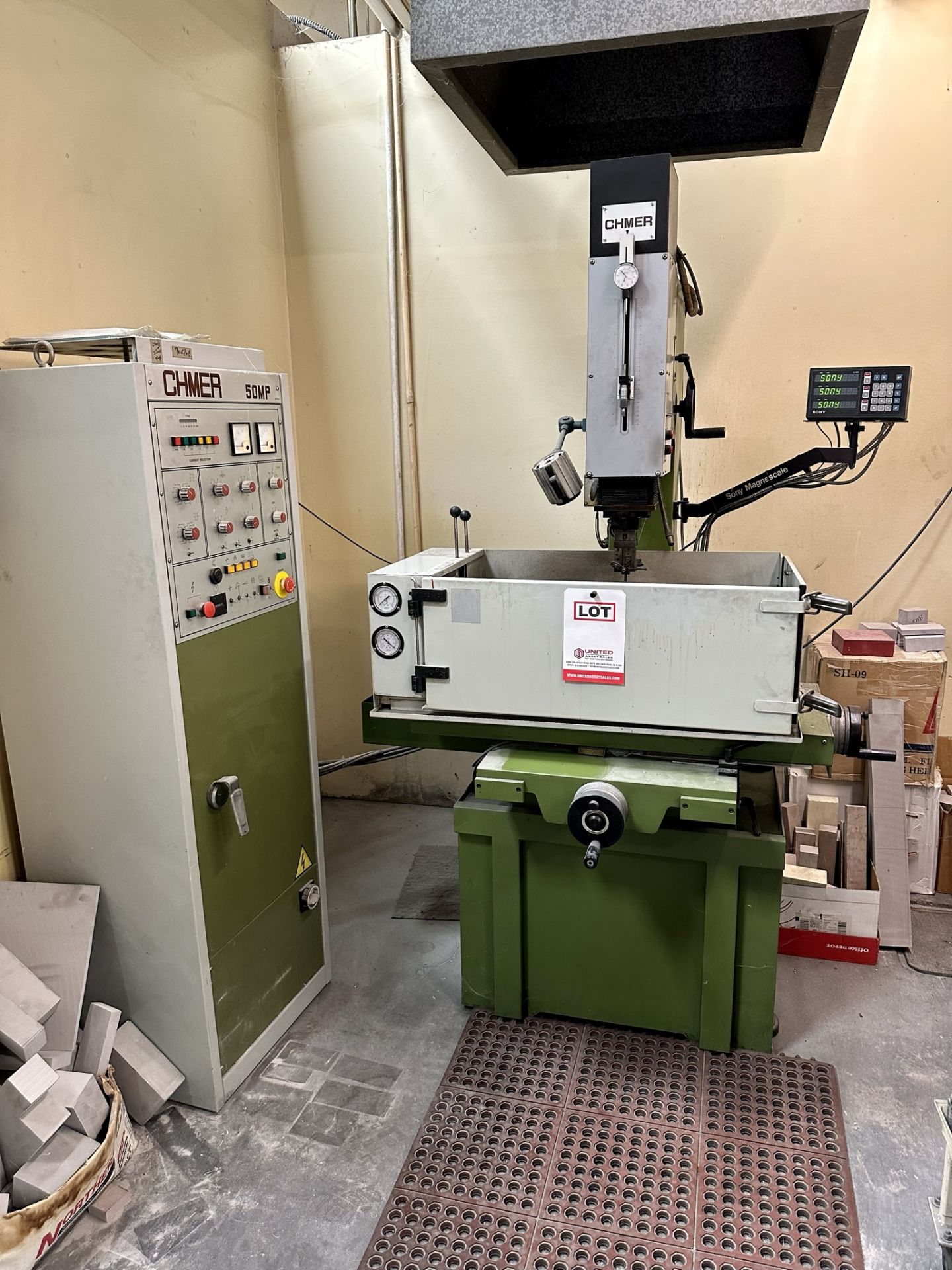 1998 CHMER CM-240R EDM, SINKER TYPE, 19" X 13" WORKTABLE, 11" X 7" TABLE TRAVEL, SONY XYZ DRO, - Image 2 of 13