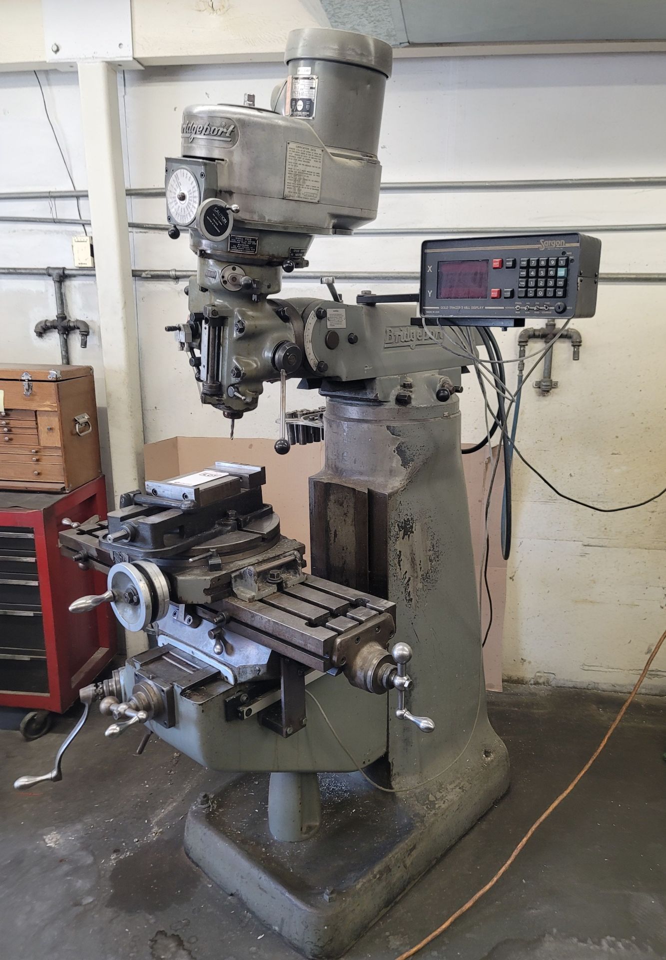 BRIDGEPORT VERTICAL MILL, 9" X 42" TABLE, MANUAL FEED, SARGON DRO, COLLETS, S/N 157982. (NOTE: - Image 2 of 4