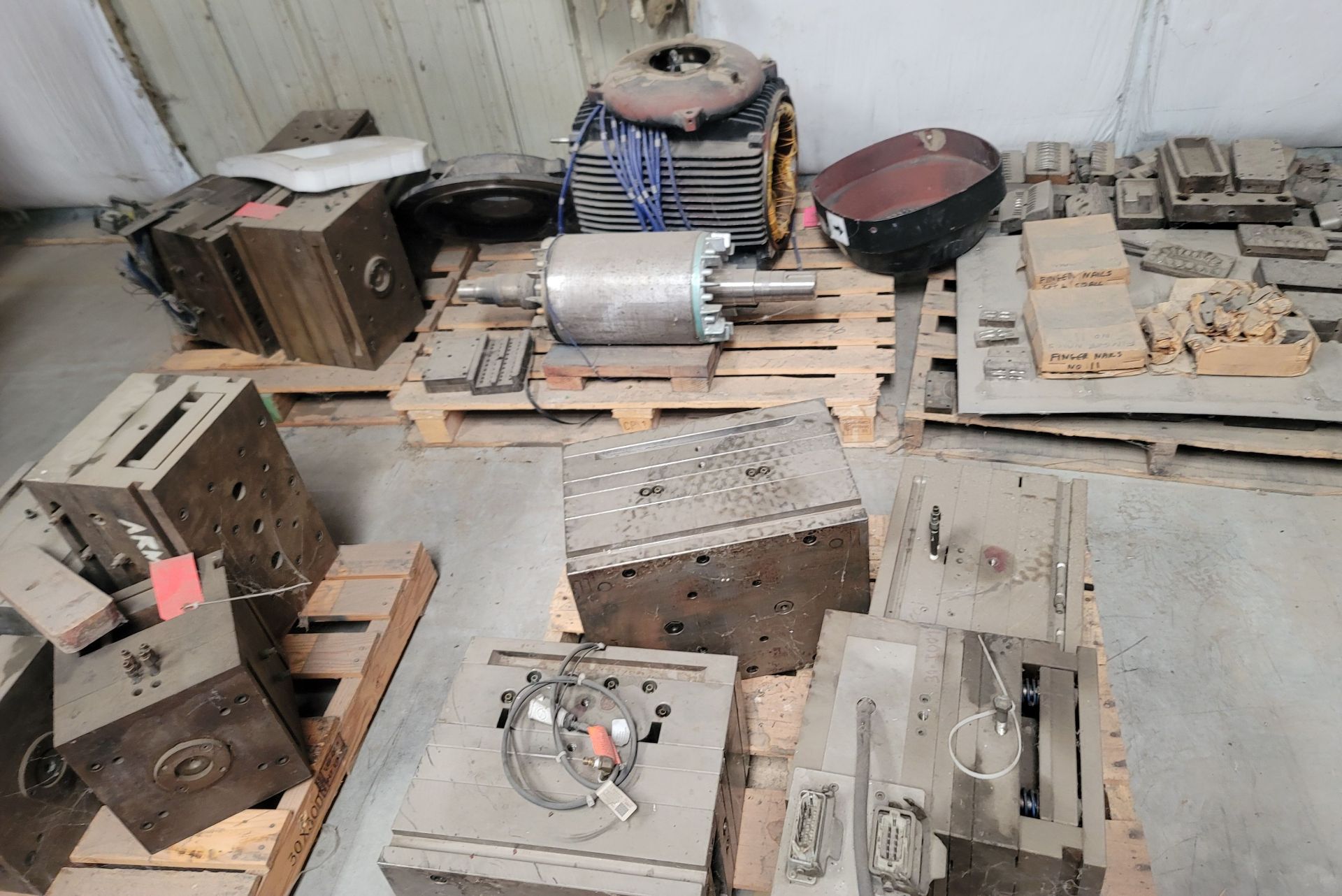 LOT - (14) PALLETS OF SCRAP STEEL MOLDS - Image 5 of 6