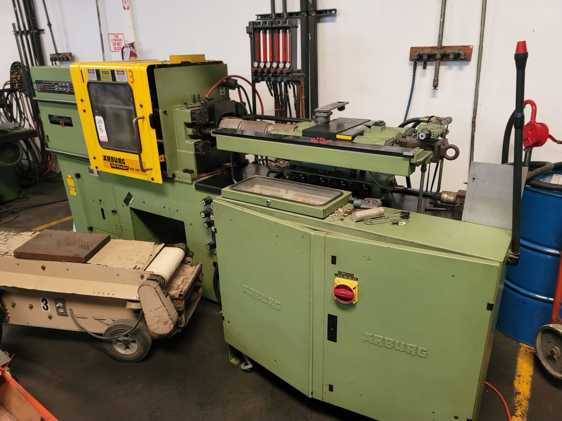 ARBURG HORIZONTAL PLASTIC INJECTION MOLDER, MODEL 305-210-700, 70-TON, NO MATERIAL HOPPER, S/N