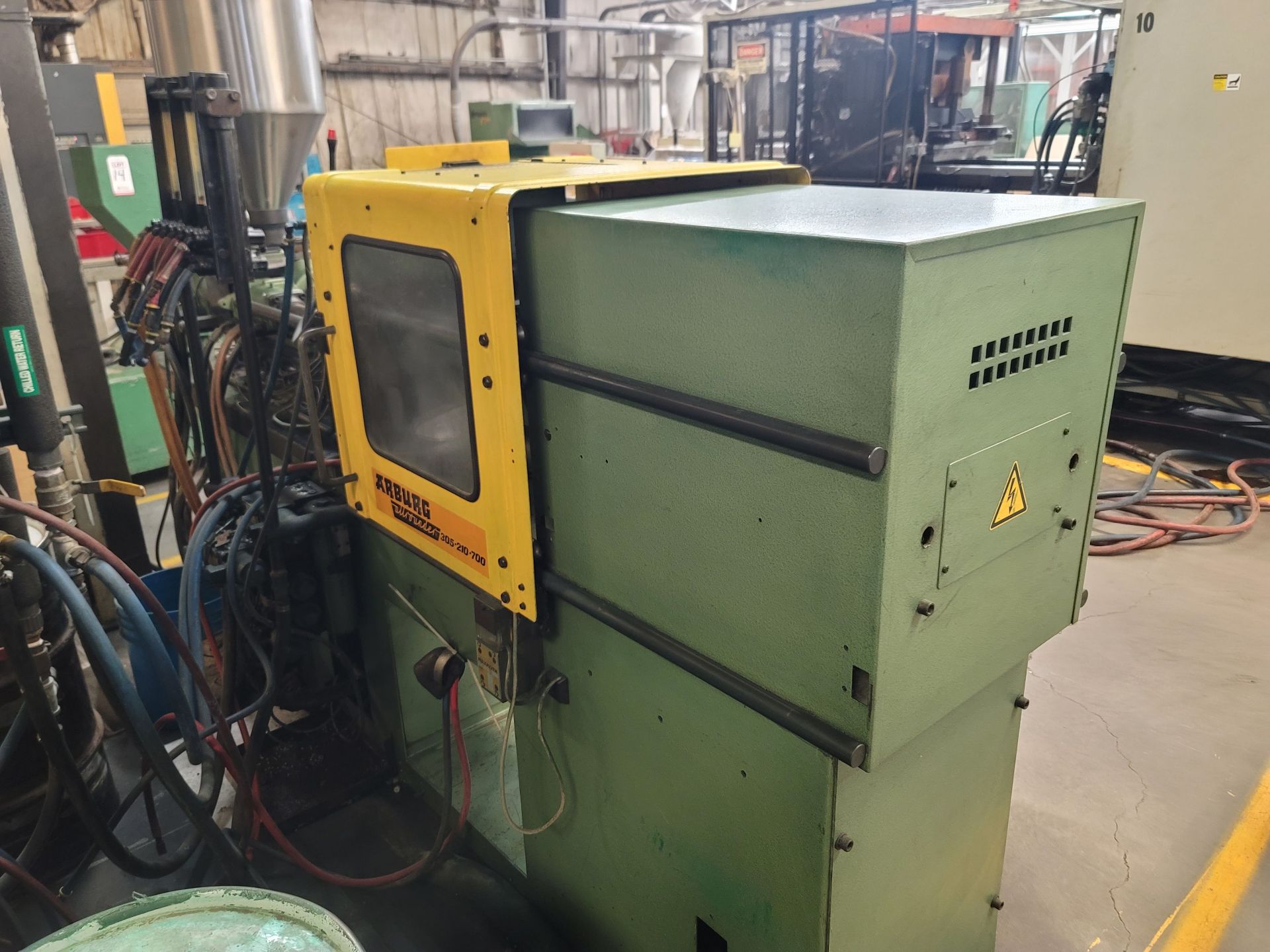 ARBURG HORIZONTAL PLASTIC INJECTION MOLDER, MODEL 305-210-700, 70-TON, MATERIAL HOPPER, S/N 126809 - Image 5 of 7