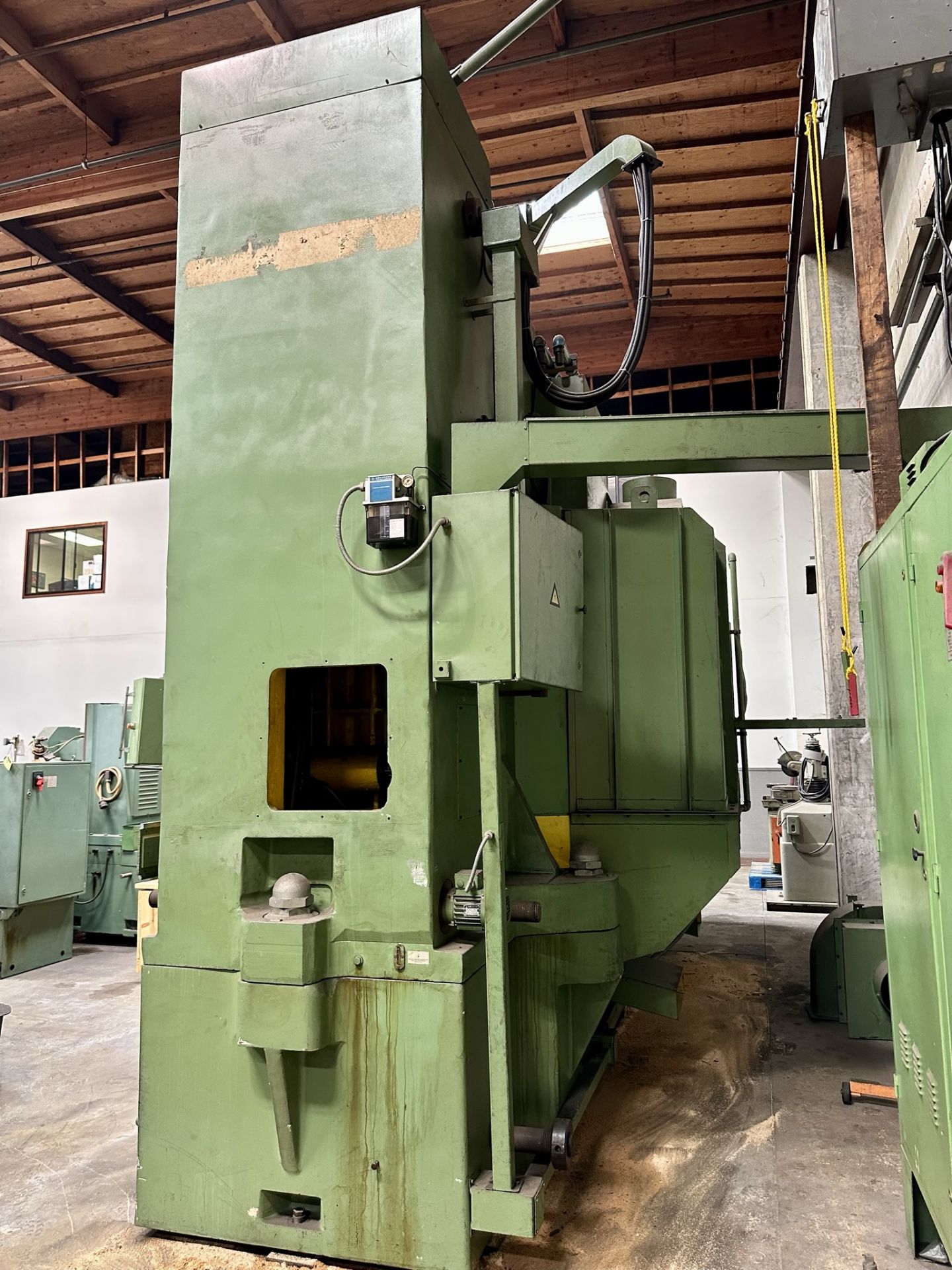 WMW VERTICAL SPINDLE ROTARY SURFACE GRINDER, 84" MAGNETIC TABLE, 200 HP, NEW, UNDER POWER - Image 15 of 18