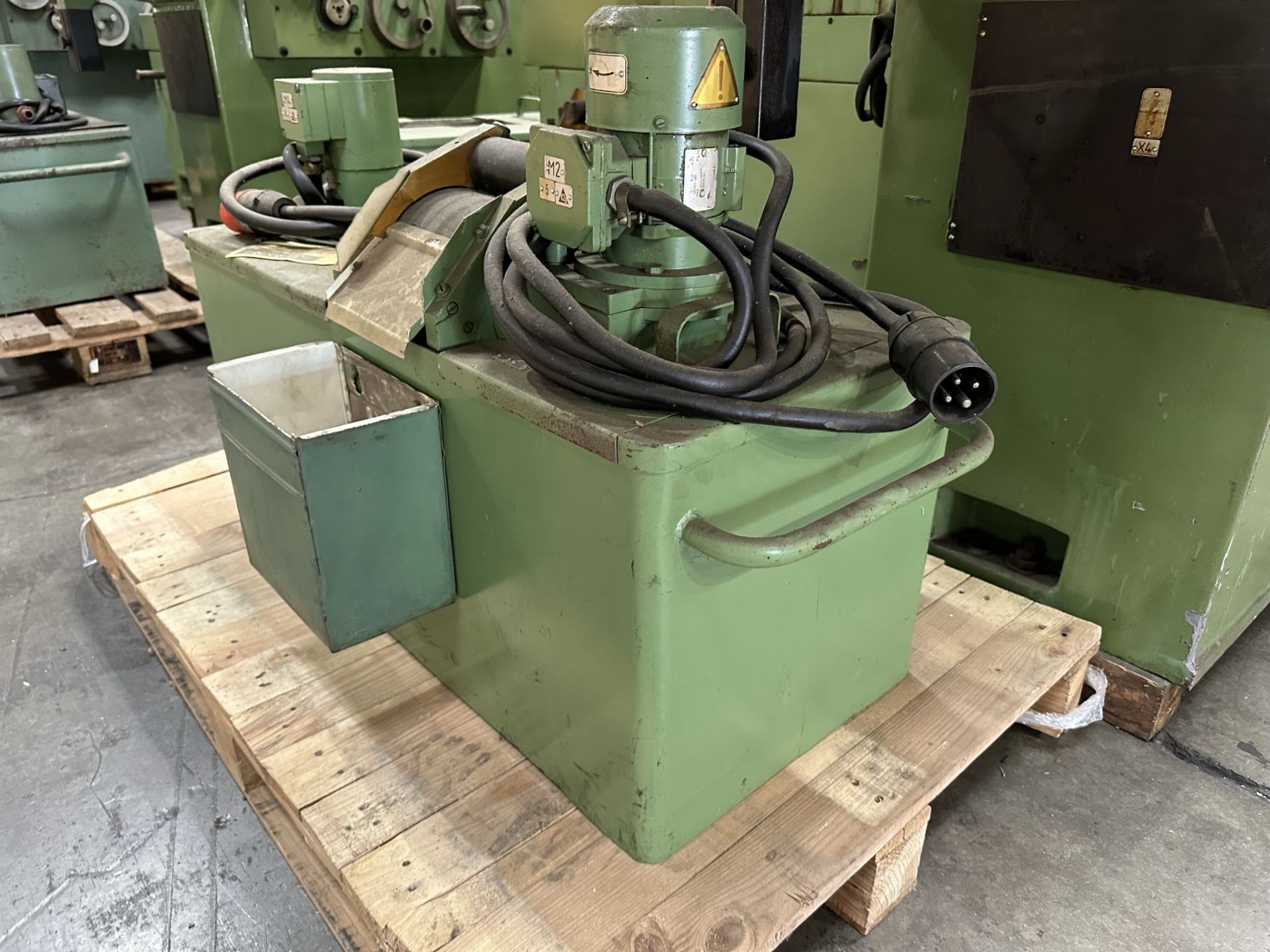 JOTES SURFACE GRINDER, FABRYKA SZLIFIEREK, TYPE SPG 40 X 80 E, 16" X 32" MAGNETIC CHUCK, S/N 51/ - Image 6 of 15