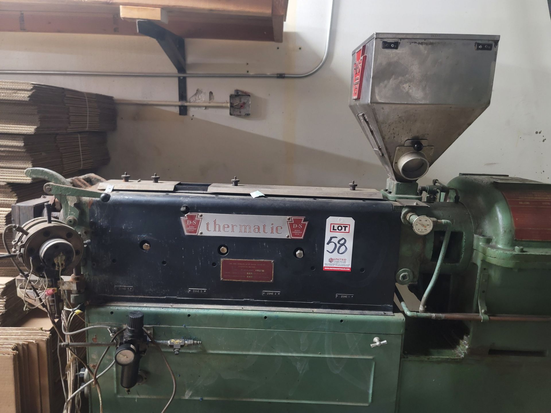 DAVIS-STANDARD EXTRUDING MACHINE, MODEL 15T, 1" SINGLE SCREW, S/N E2981 - Image 2 of 6