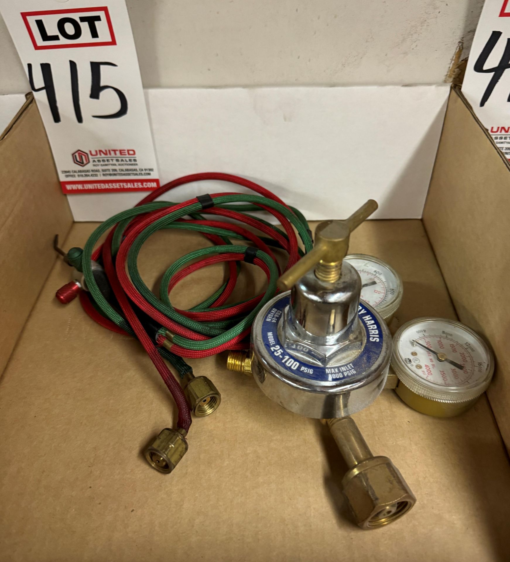 LOT - (1) MINI TORCH AND (1) GAUGE