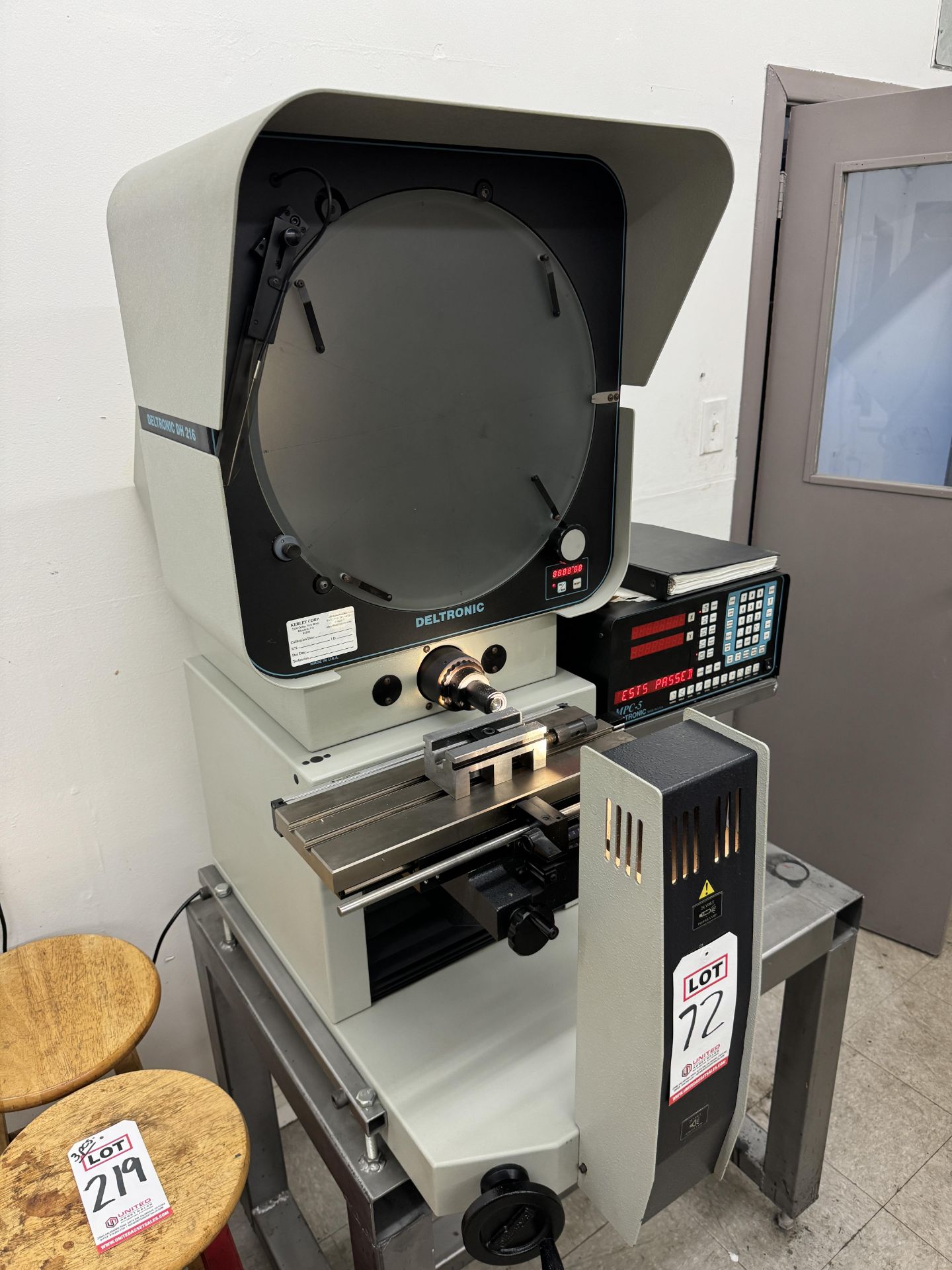 DELTRONIC DH 216-MPC-5-E OPTICAL COMPARATOR, MPC-5 XY DRO, S/N 306117840 - Image 10 of 13
