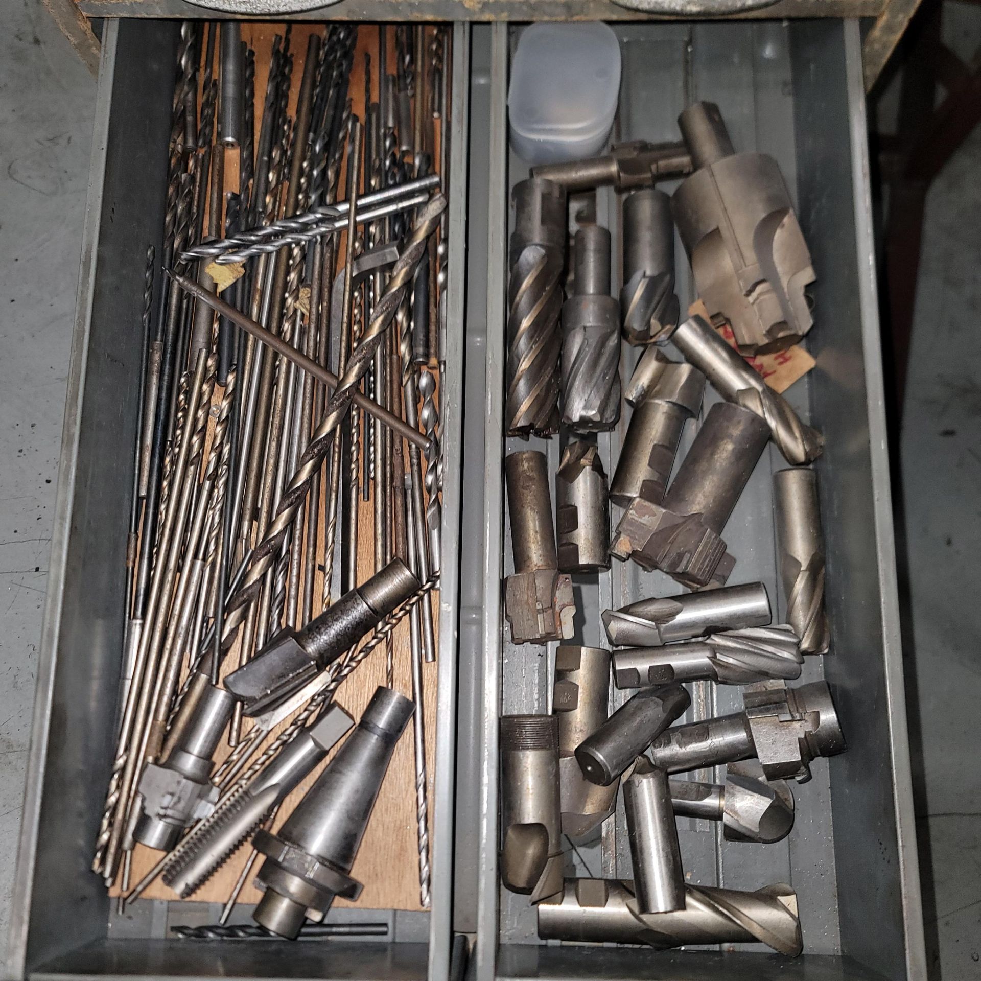 12-DRAWER STEEL CABINET, W/ CONTENTS: FULL OF TOOLING: REAMERS, TAPS, DRILLS, LATHE AND MILL - Image 4 of 7