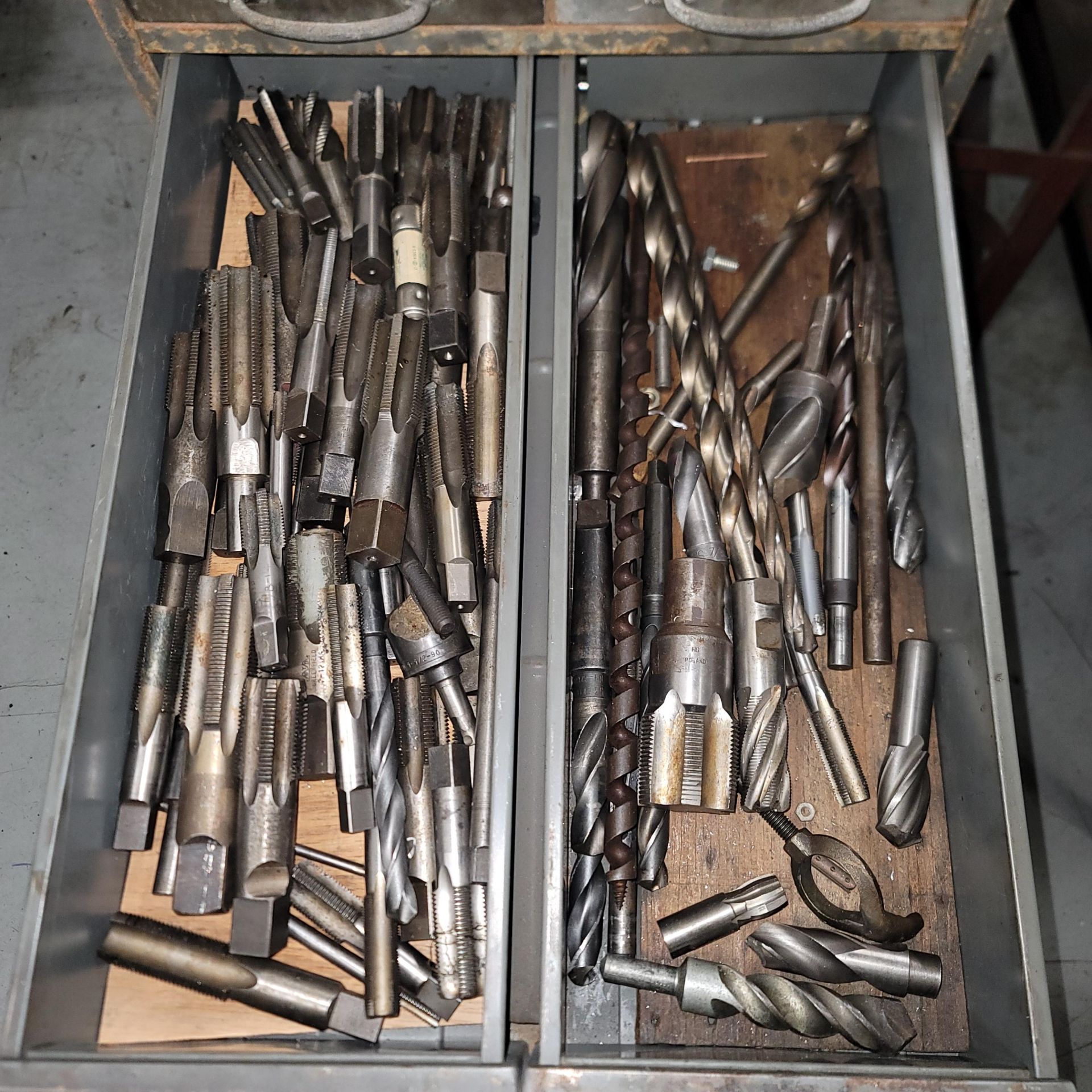 12-DRAWER STEEL CABINET, W/ CONTENTS: FULL OF TOOLING: REAMERS, TAPS, DRILLS, LATHE AND MILL - Image 5 of 7