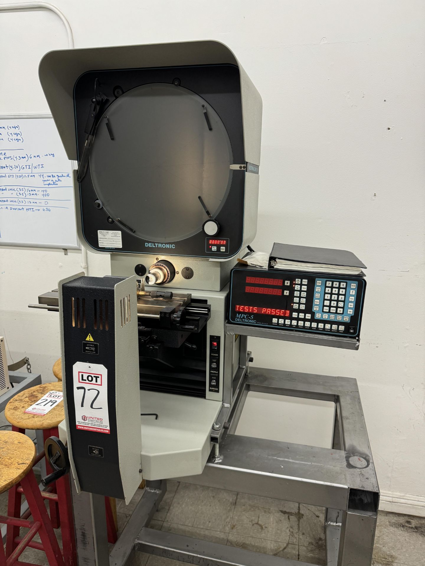 DELTRONIC DH 216-MPC-5-E OPTICAL COMPARATOR, MPC-5 XY DRO, S/N 306117840