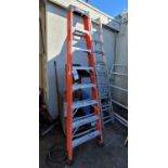 WERNER 8' PROFESSIONAL FIBERGLASS LADDER, MODEL NXTIA08, 300 LB CAPACITY