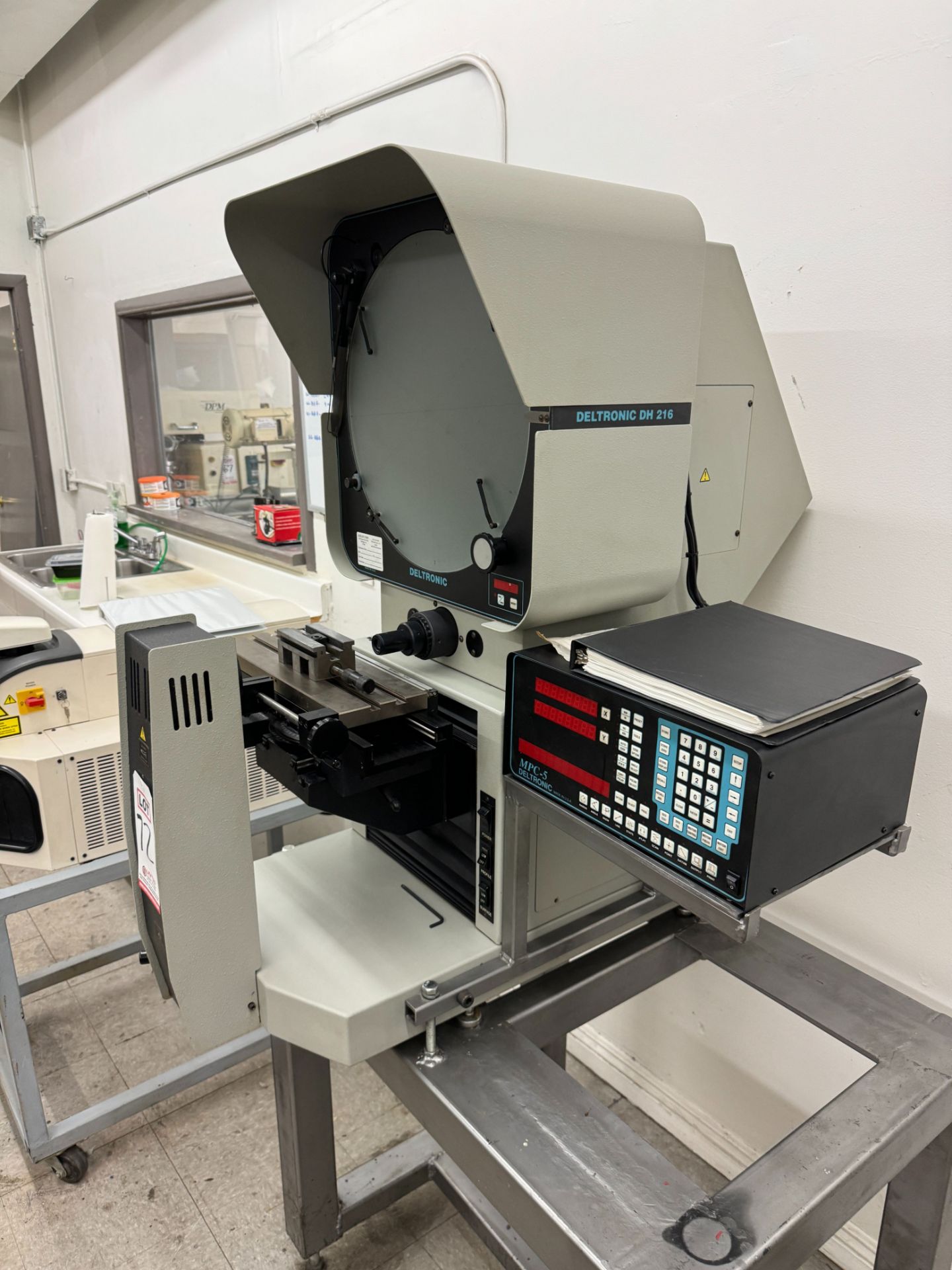 DELTRONIC DH 216-MPC-5-E OPTICAL COMPARATOR, MPC-5 XY DRO, S/N 306117840 - Image 8 of 13