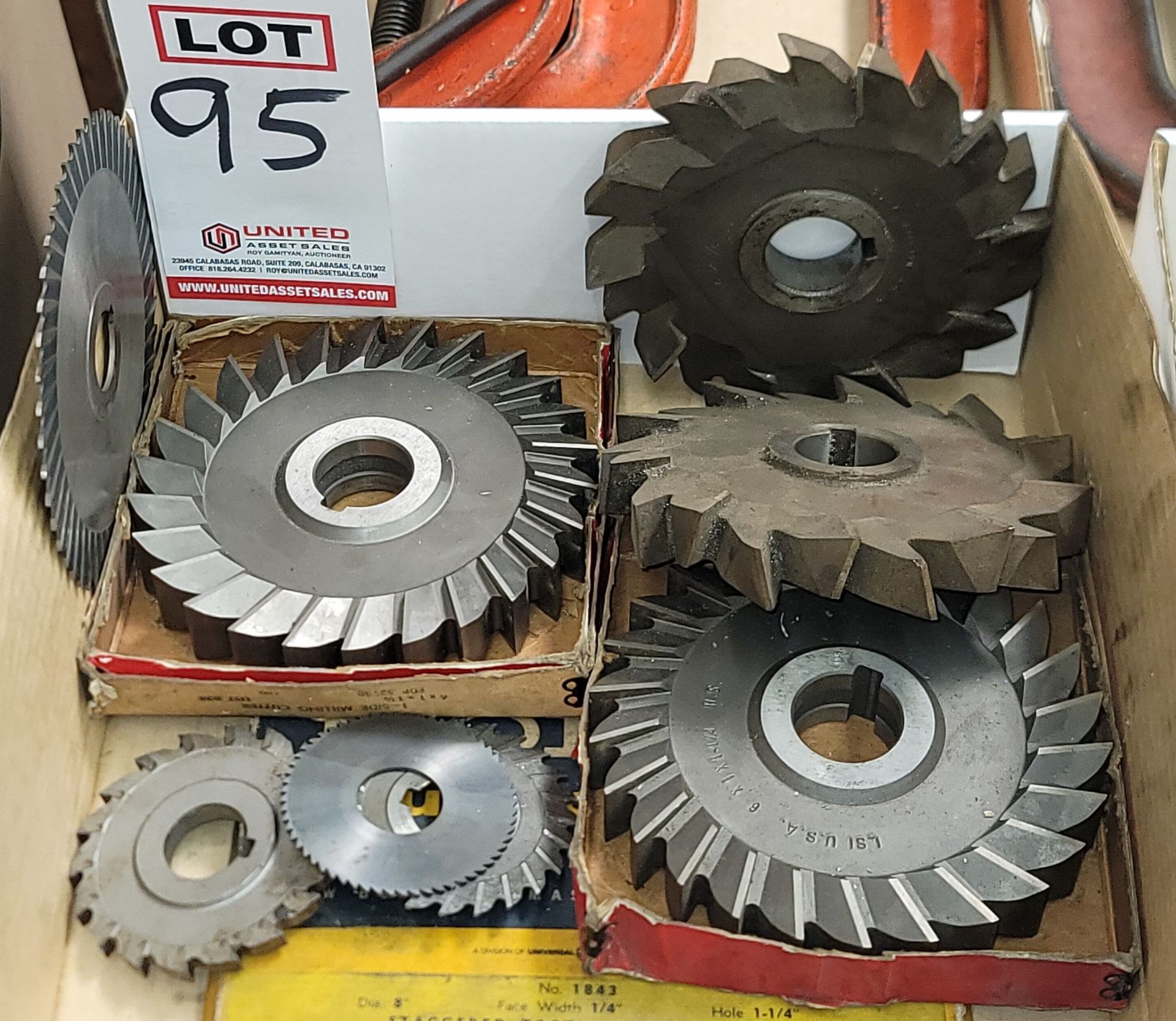 LOT - MILLING CUTTERS AND SLOTTING SAWS