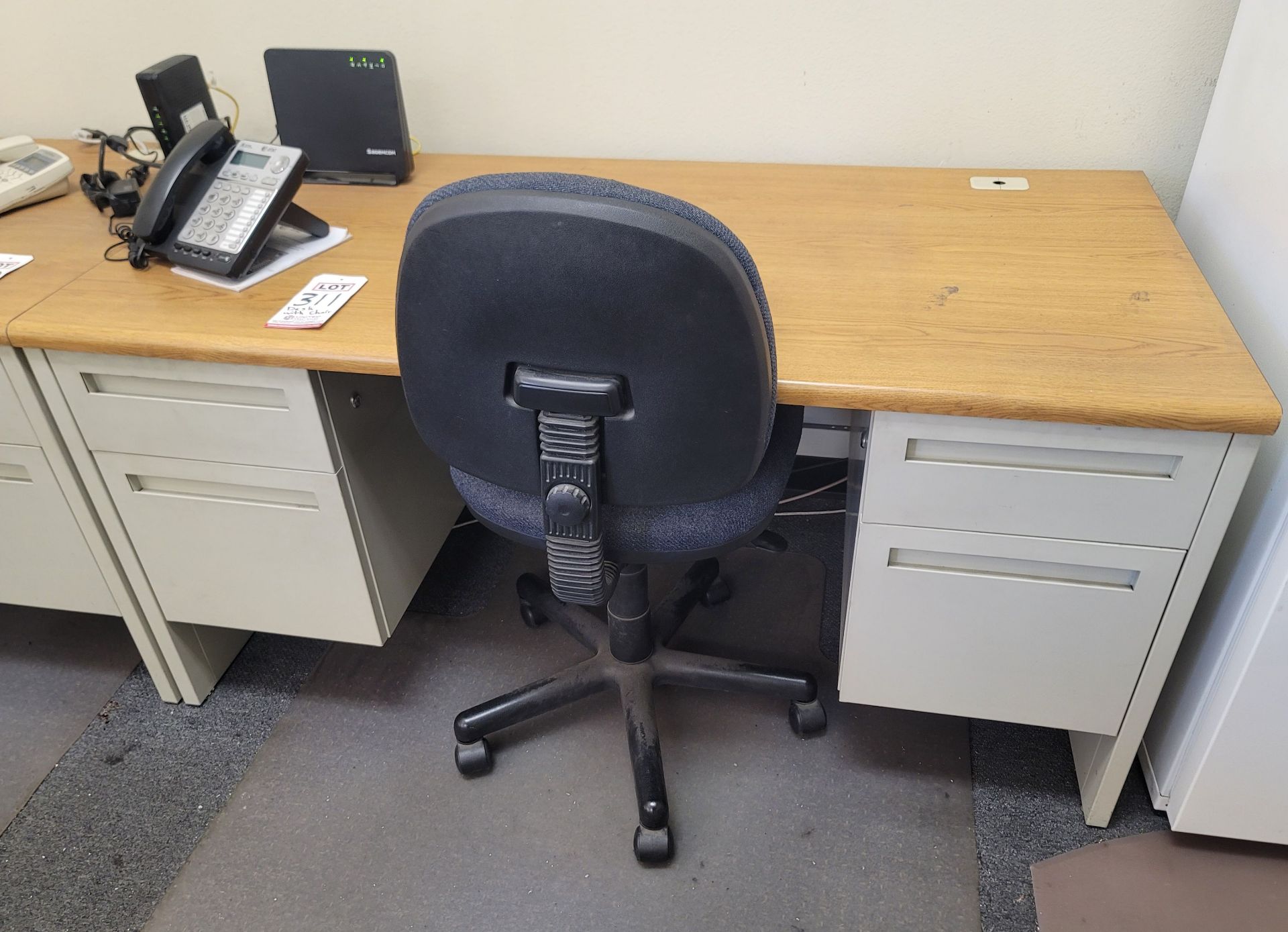 LOT - OFFICE DESK AND CHAIR