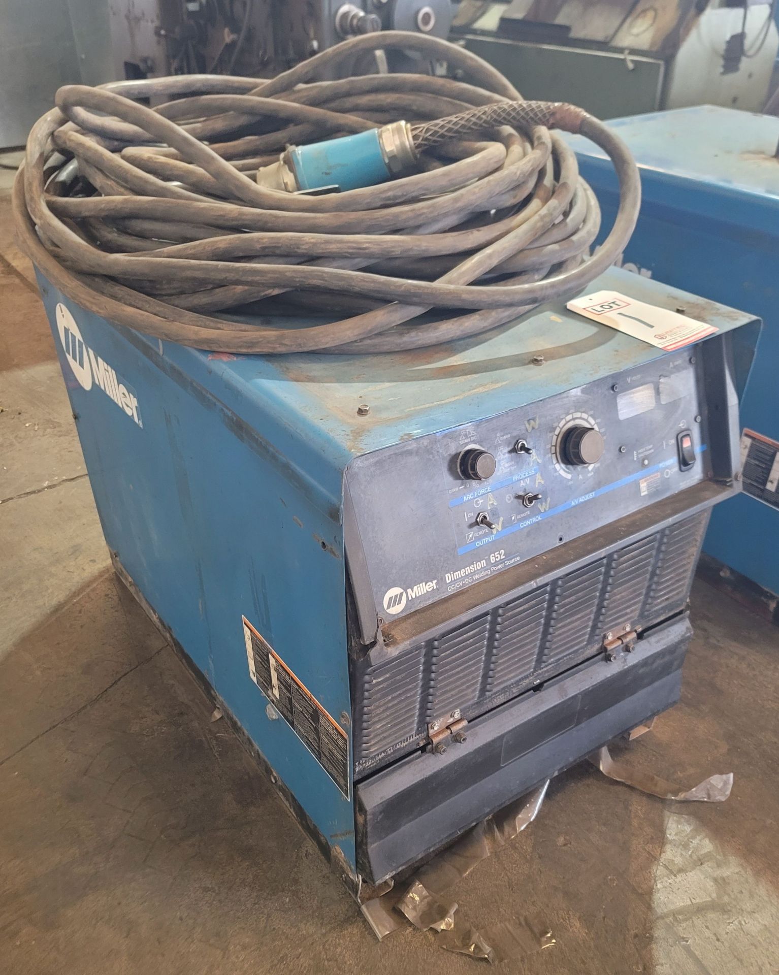 MILLER DIMENSION 652 CC/CV DC WELDING POWER SOURCE, CAT. NO. 903379, S/N ME420099C