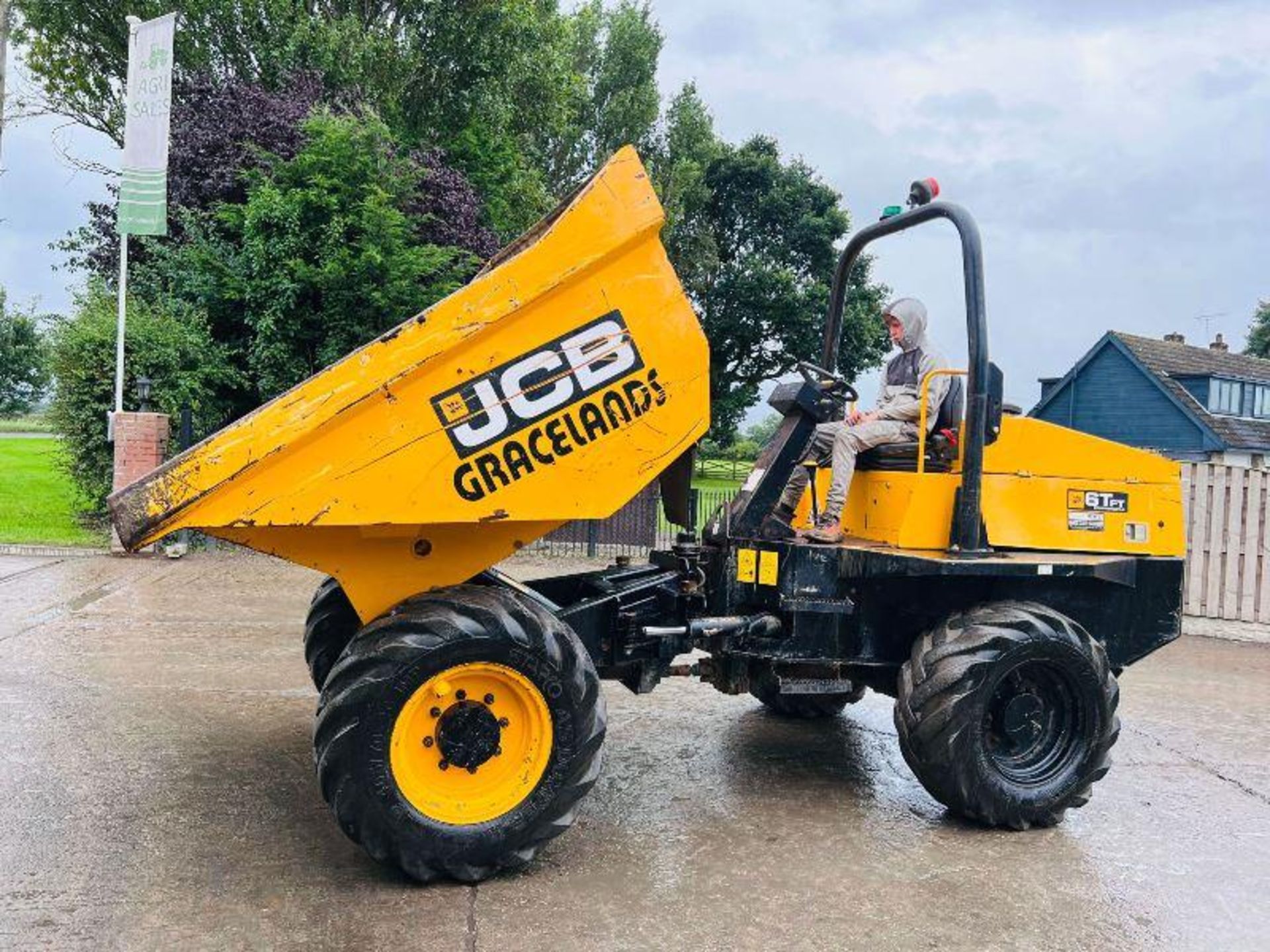 JCB 6TFT 4WD DUMPER *YEAR 2017, 1651 HOURS * C/W ROLE BAR - Image 8 of 16