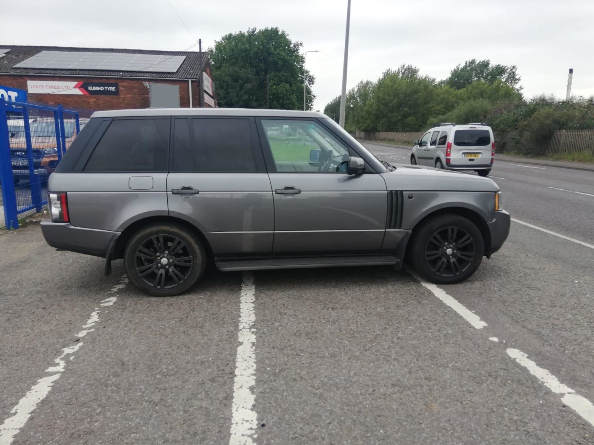 2010 Range Rover vogue SUV Estate- Tdv8 diesel - Automatic - 138k miles - Image 8 of 9