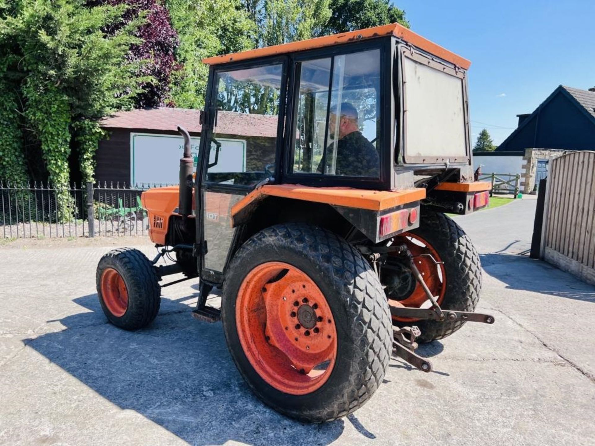 KUBOTA L345DT 4WD TRACTOR - READING 2986 HOURS - Image 5 of 12