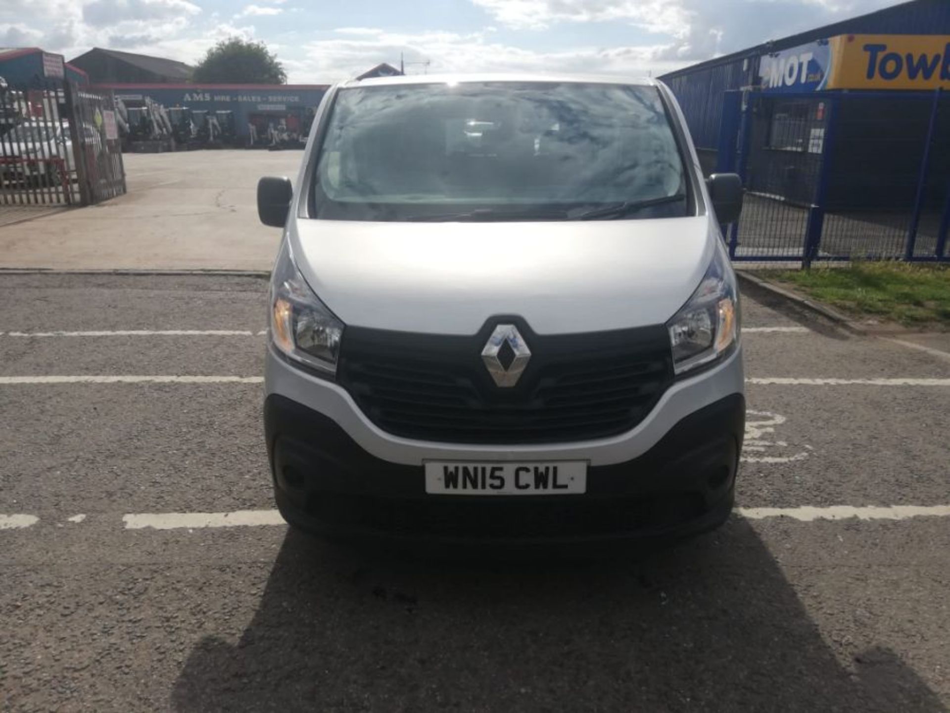 2015 15 Renault traffic minibus 9 seats - 133k miles - tail gate - air con - Image 5 of 11