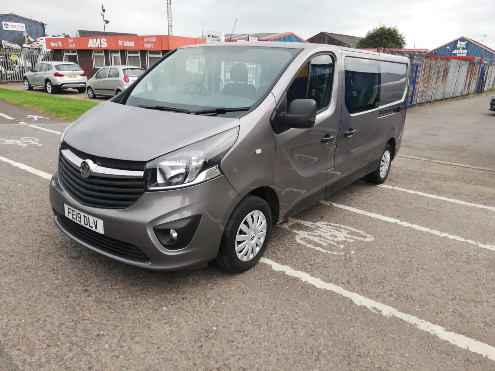 2019 19 Vauxhall vivaro crew cab Panel van - 114k miles - Euro 6 - 6 seats - Air con - Image 3 of 11