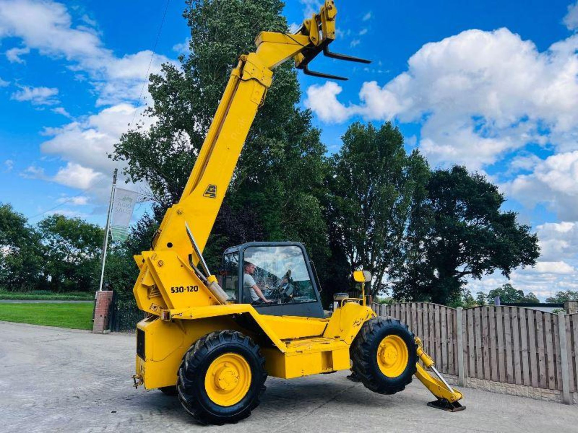 JCB 530-120 4WD TELEHANDLER *12 METERS* C/W PALLET TINES - Image 3 of 15