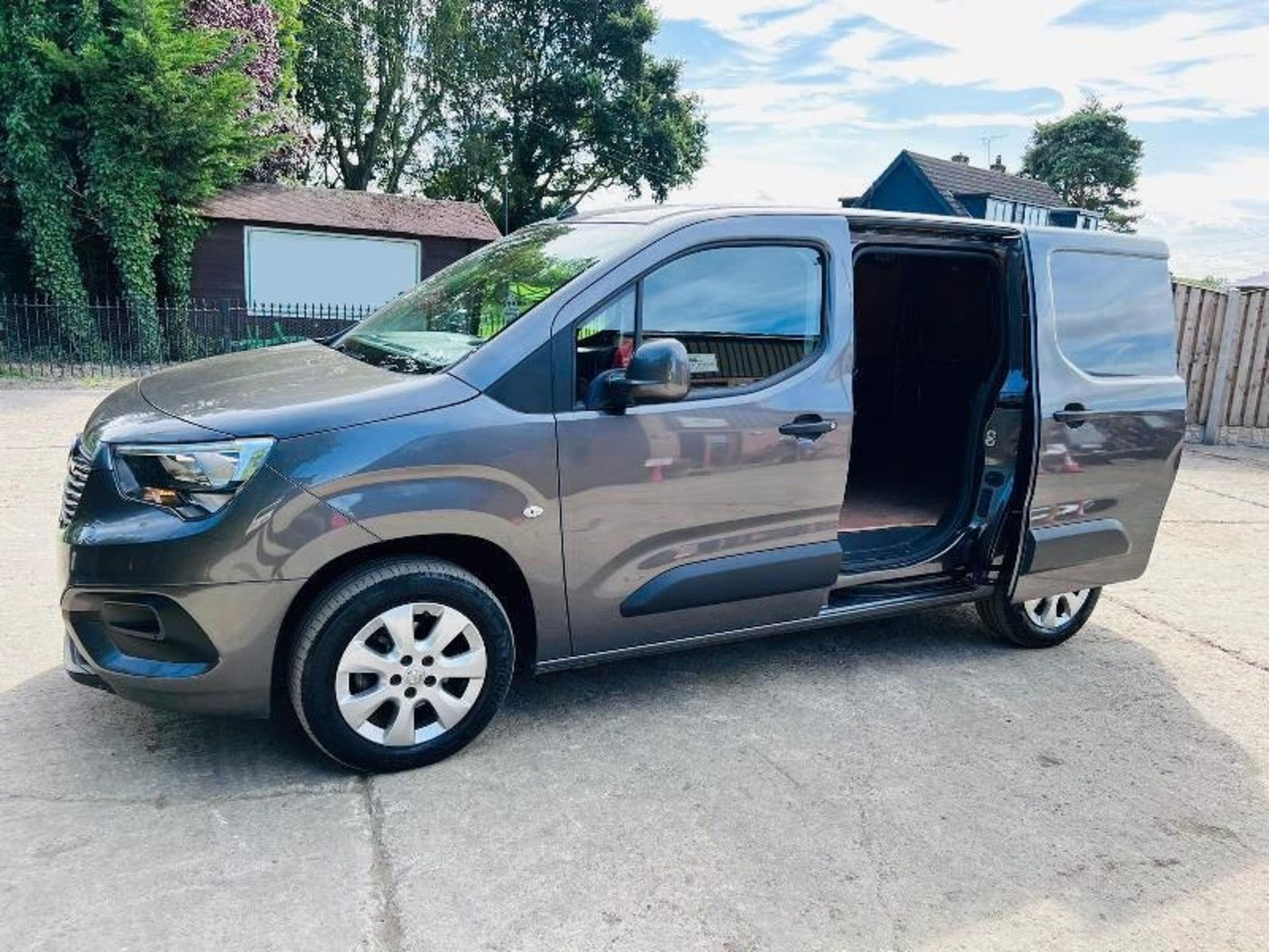 VAUXHALL COMBO 2000 GRIFFIN ED 1.5 TURBO D *YEAR 2021, 25351 MILES* - Image 11 of 19