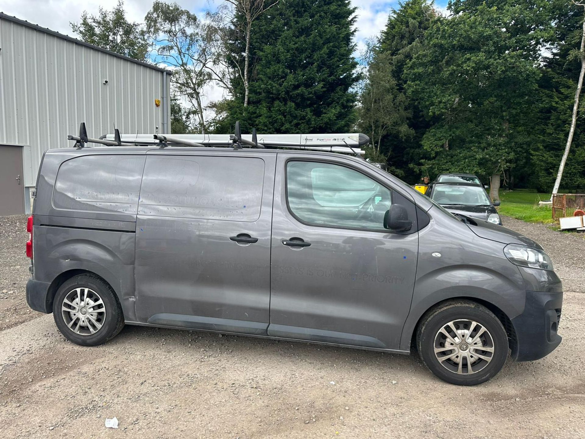2019 69 Vauxhall vivaro Panel van - 123k miles - Air con - Roof rack - Ply lined - Image 3 of 5