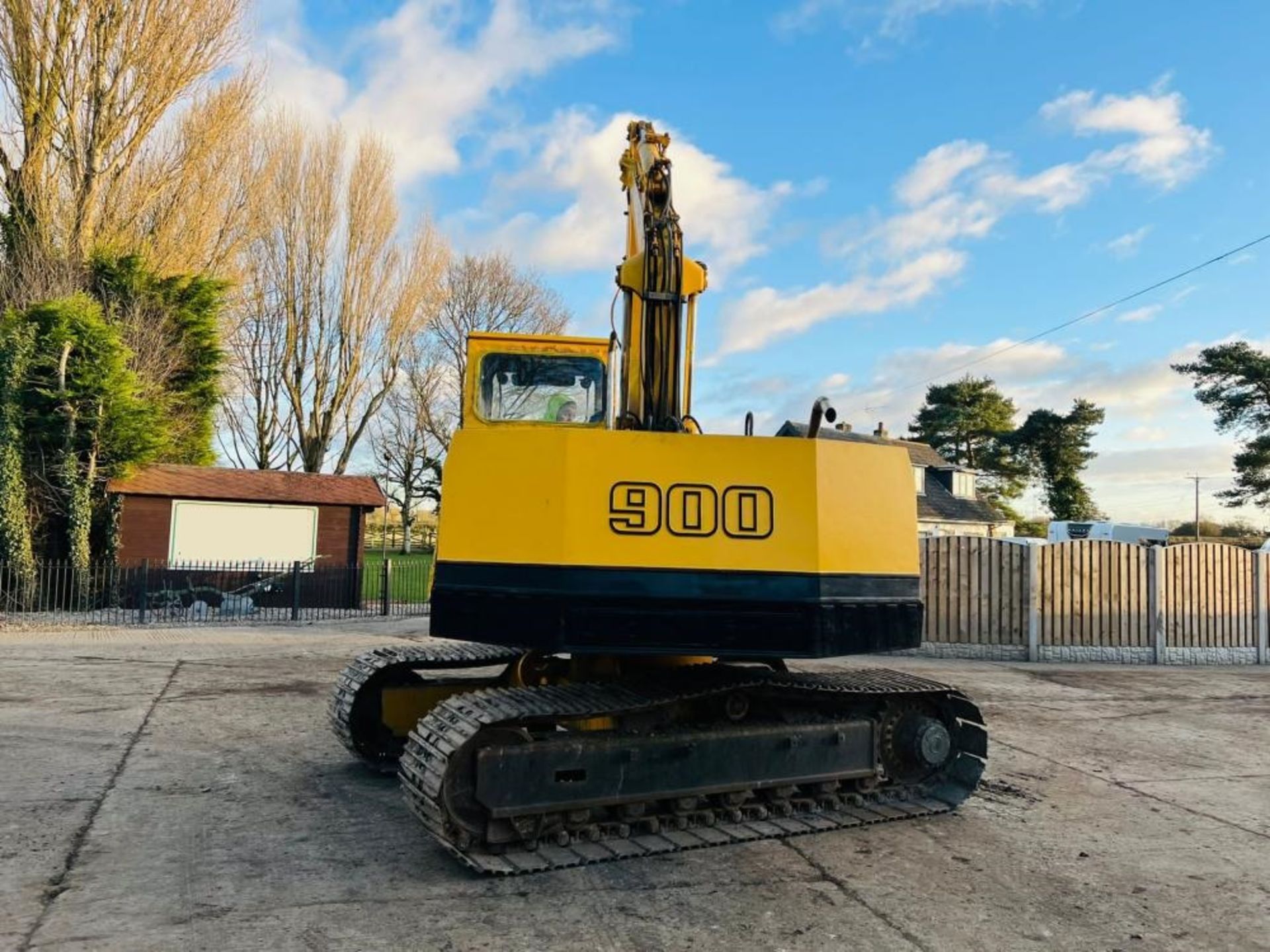 LIEBHERR 900 TRACKED EXCAVATOR C/W BUCKET - Image 9 of 12